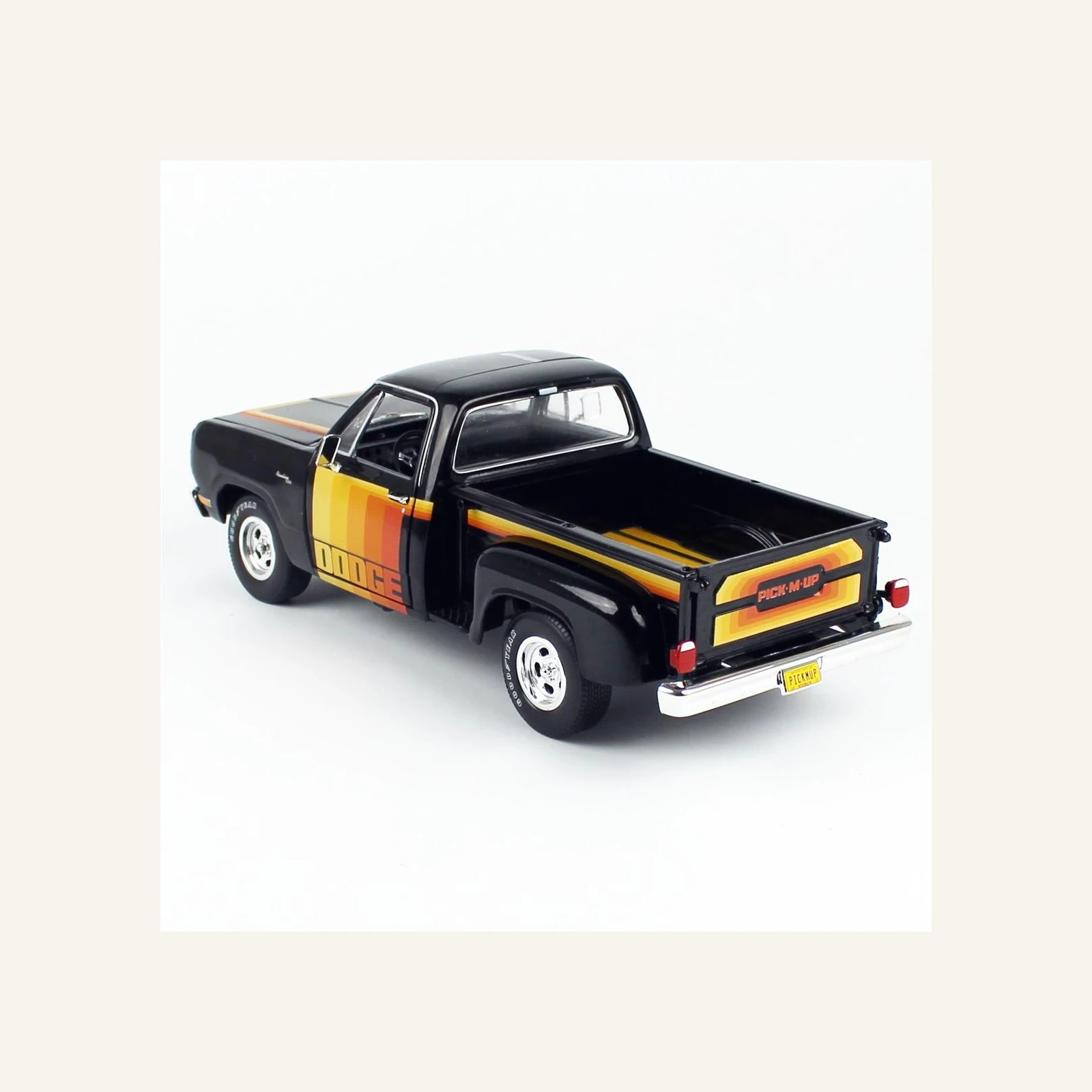 AutoWorld AW291 1/18 Ölçek, 1980 Dodge D150 Pick-M-Up Utiline Kamyonet, Siyah ve Desenli çıkartmalı
