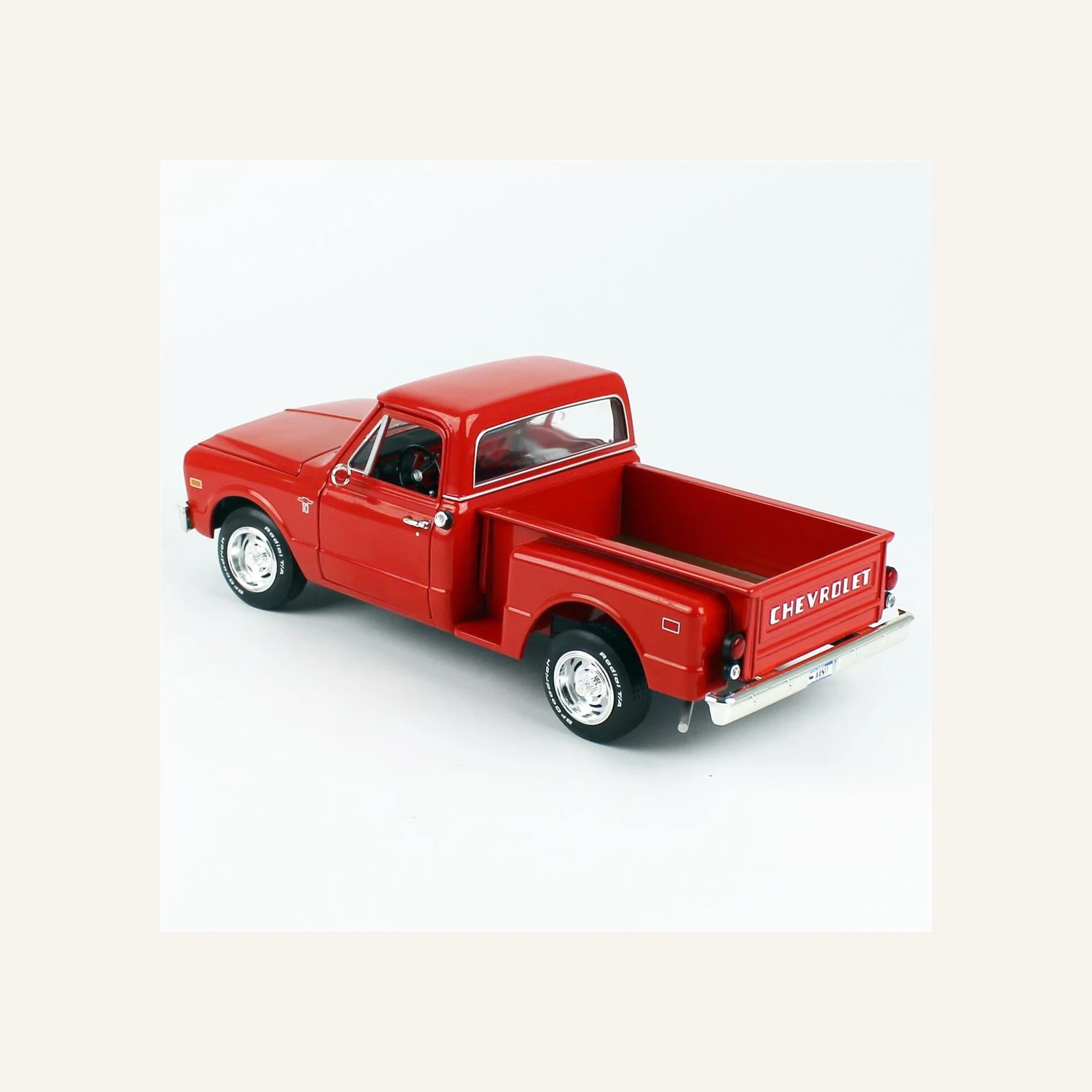 AutoWorld AW300 1/18 Ölçek, 1968 Chevrolet C10 Kamyonet, Stepside, Kırmızı