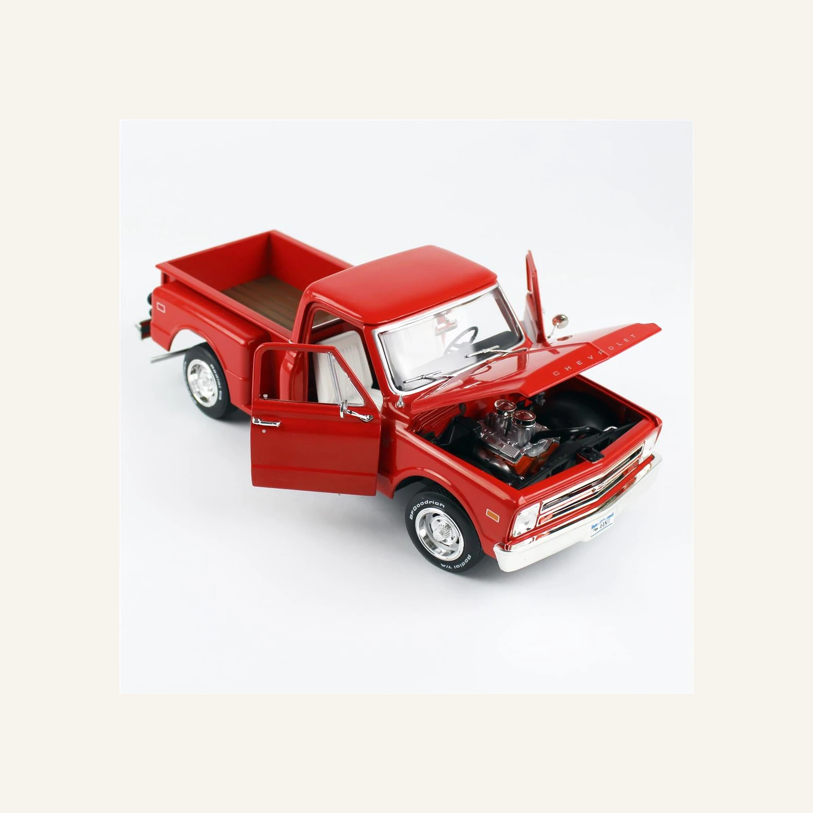 AutoWorld AW300 1/18 Ölçek, 1968 Chevrolet C10 Kamyonet, Stepside, Kırmızı