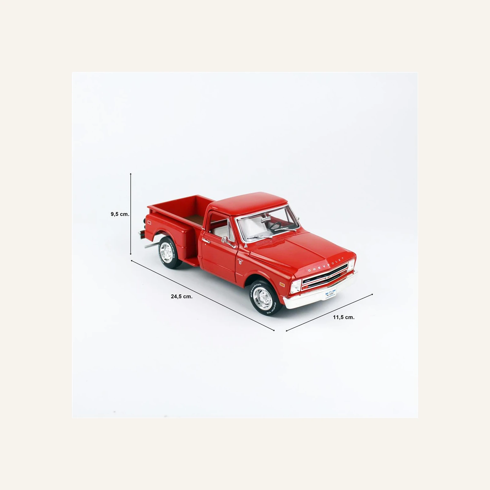 AutoWorld AW300 1/18 Ölçek, 1968 Chevrolet C10 Kamyonet, Stepside, Kırmızı