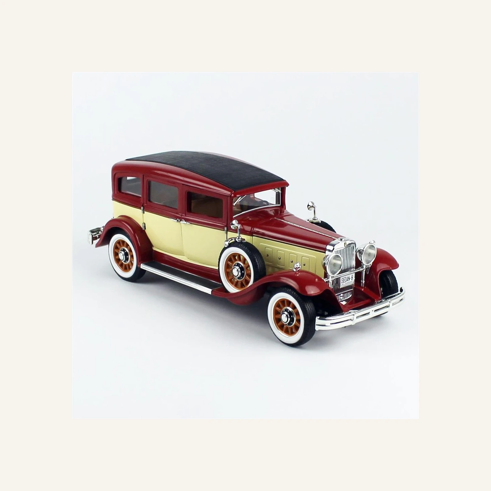 AutoWorld AW304 1/18 Ölçek, 1931 Peerless Master 8 Sedan, Kahve Krem