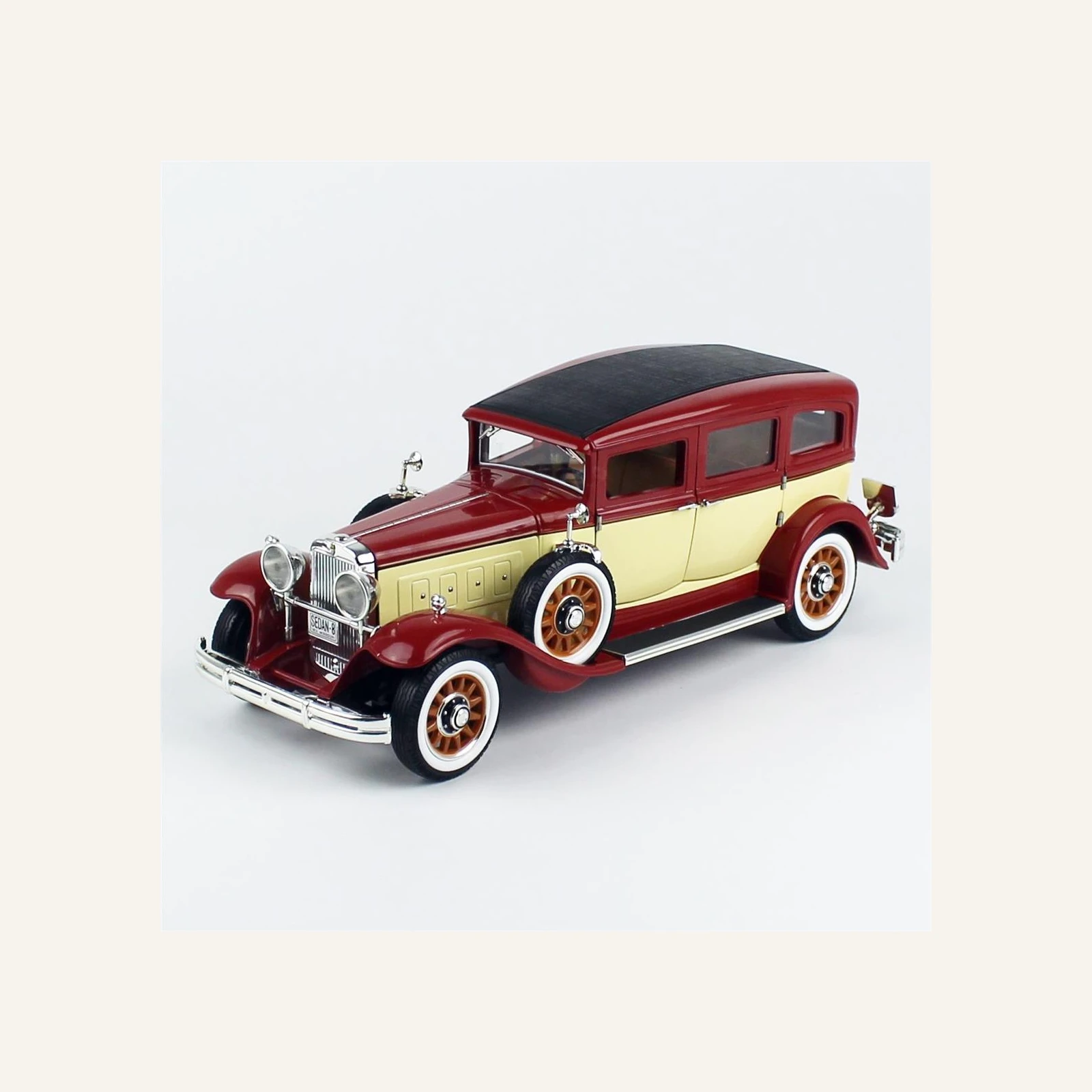 AutoWorld AW304 1/18 Ölçek, 1931 Peerless Master 8 Sedan, Kahve Krem