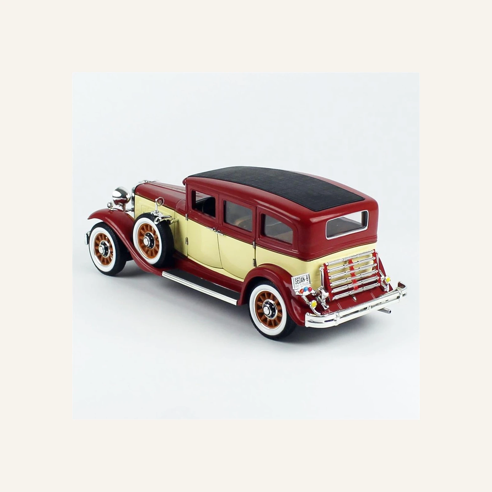 AutoWorld AW304 1/18 Ölçek, 1931 Peerless Master 8 Sedan, Kahve Krem