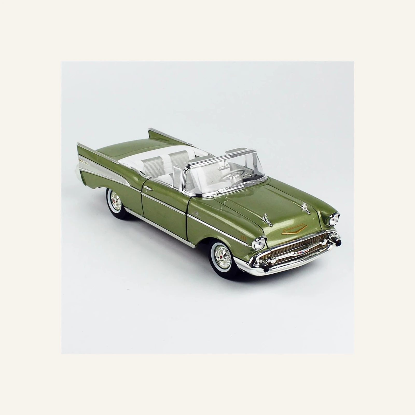 AutoWorld AW306 1/18 Ölçek, 1957 Chevrolet Bel Air Convertible, Metalik Yeşil