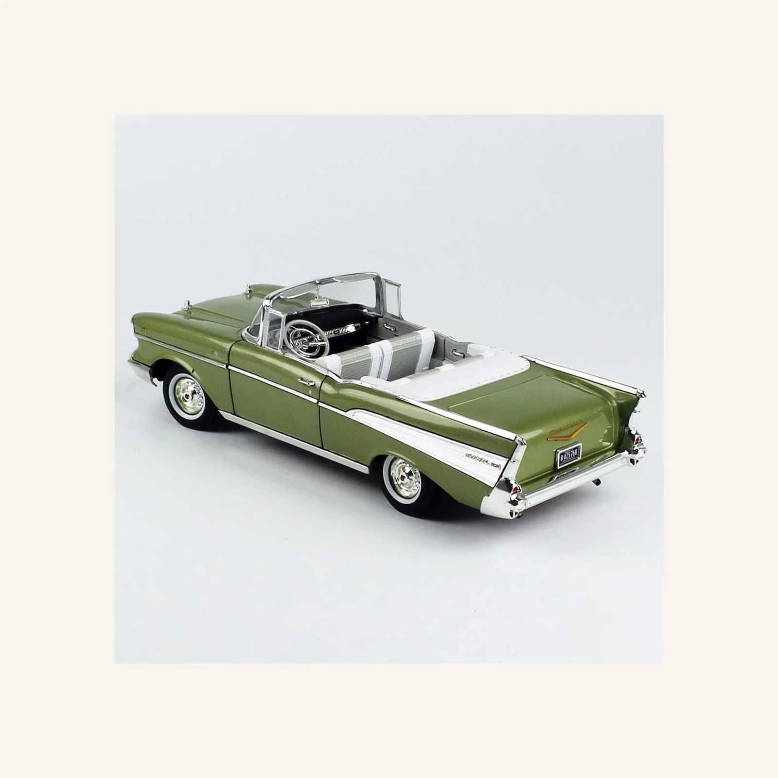 AutoWorld AW306 1/18 Ölçek, 1957 Chevrolet Bel Air Convertible, Metalik Yeşil