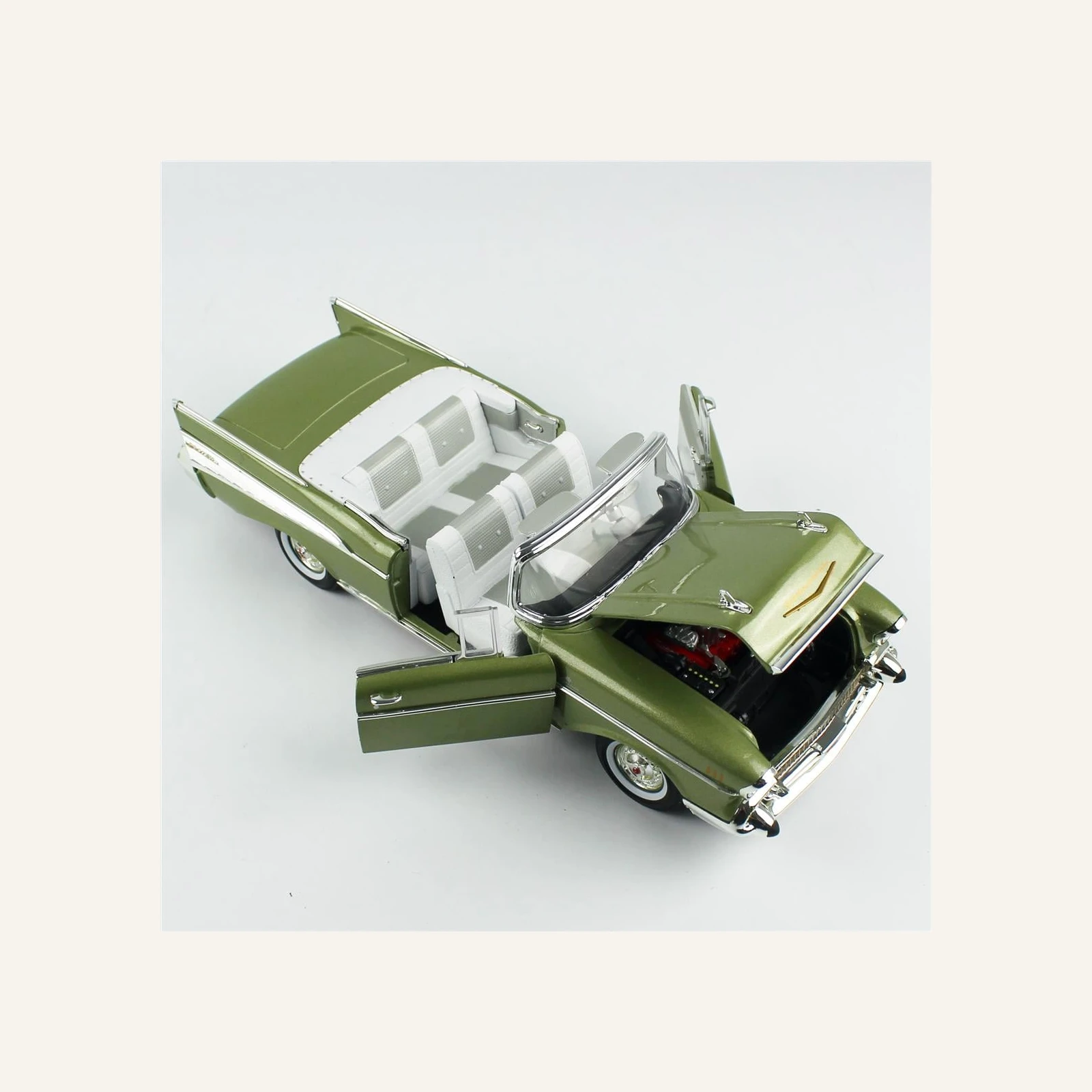 AutoWorld AW306 1/18 Ölçek, 1957 Chevrolet Bel Air Convertible, Metalik Yeşil