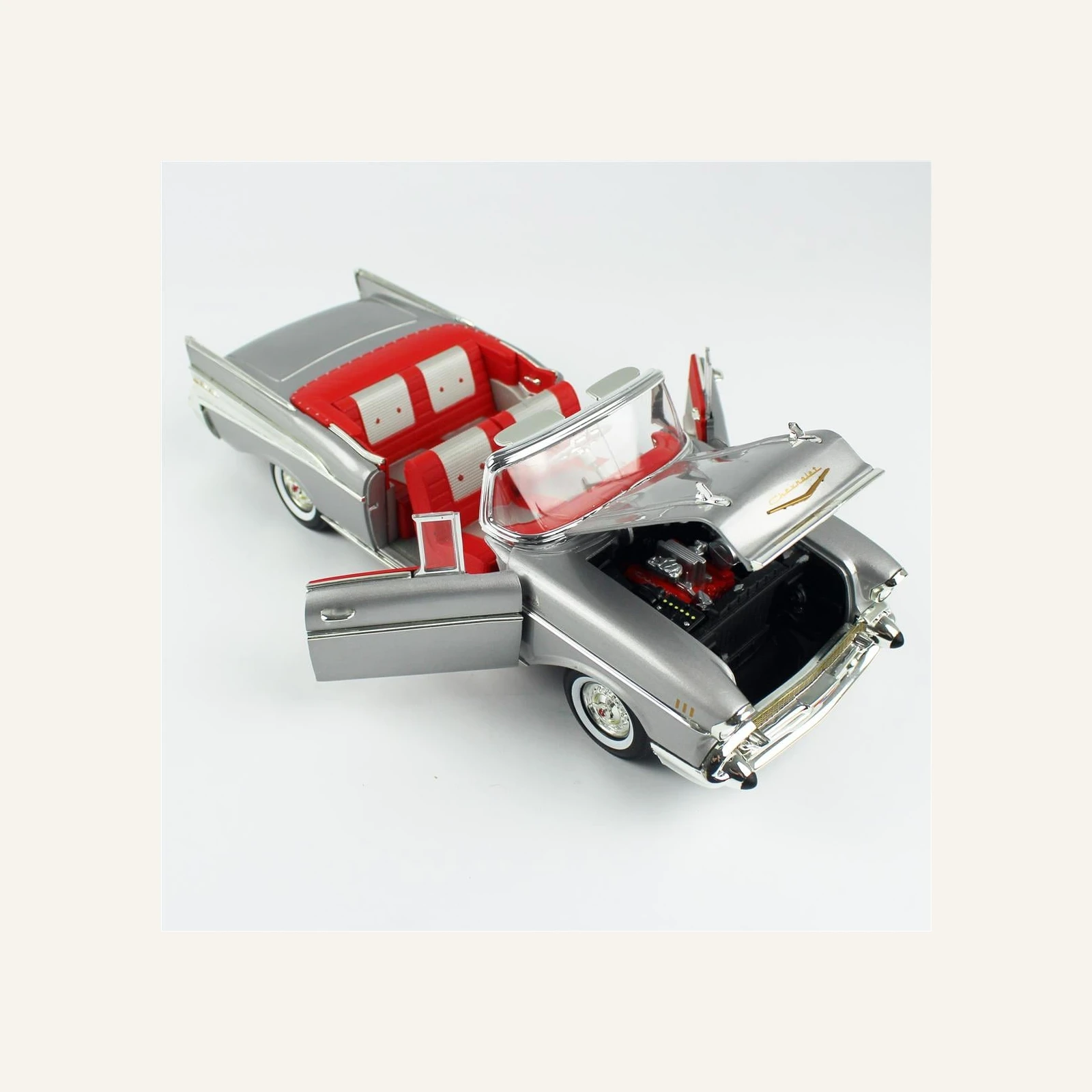 AutoWorld AW307 1/18 Ölçek, 1957 Chevrolet Bel Air Convertible, Metalik  Gümüş