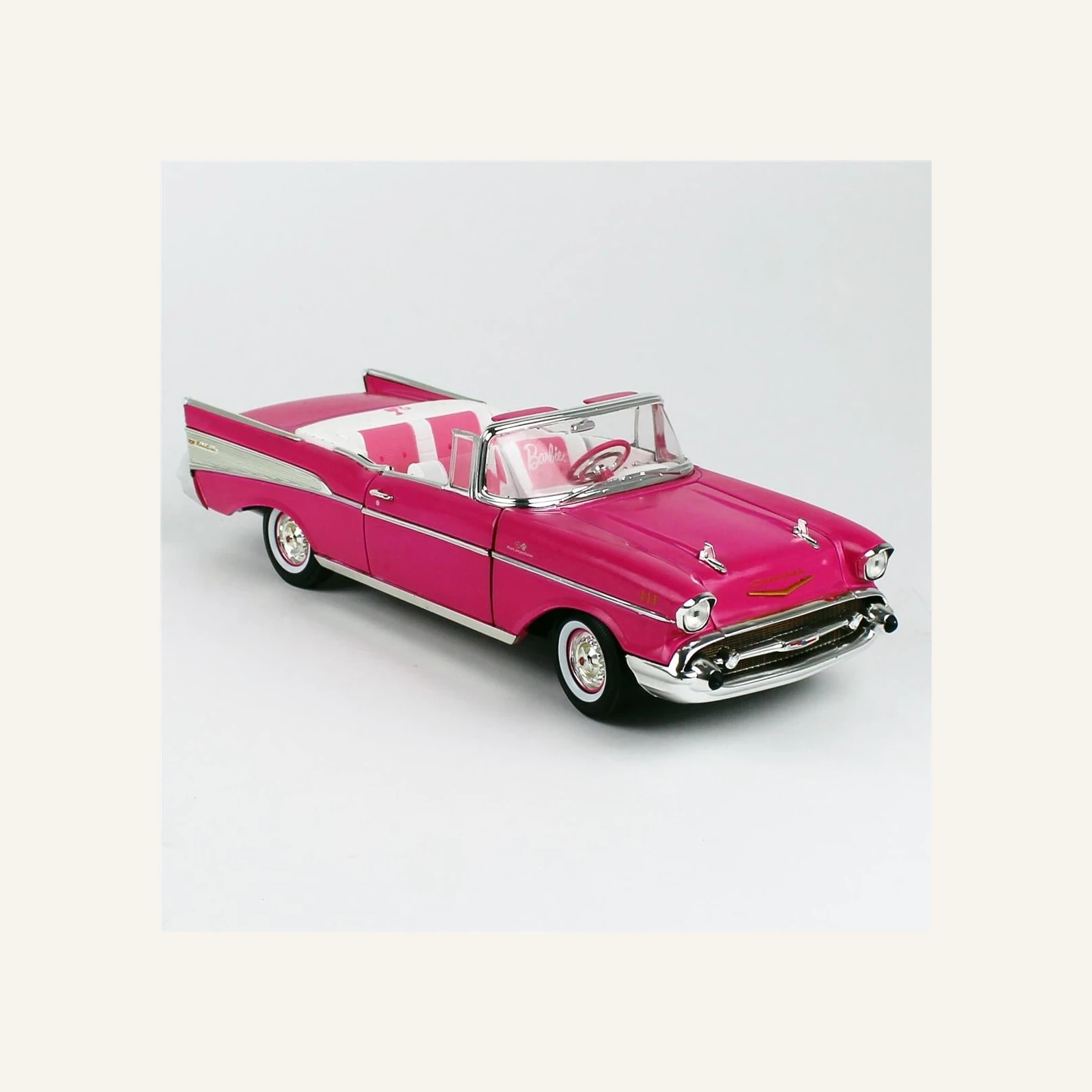 AutoWorld AWSS128 1/18 Ölçek, 1957 Chevrolet Bel Air Convertible (Pink Barbie)