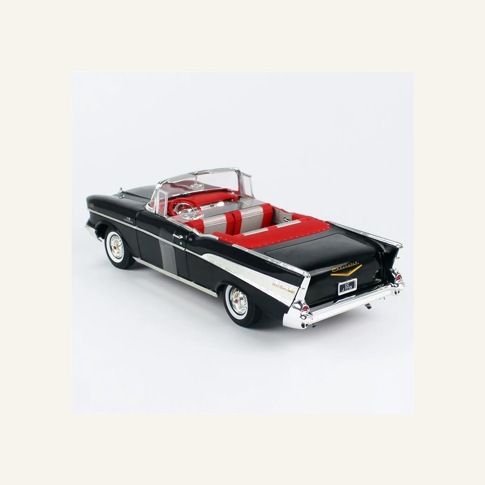 AutoWorld AWSS134 1/18 Ölçek, 1957 Chevrolet Bel Air Convertible (James Bond 007 Dr.No), Siyah