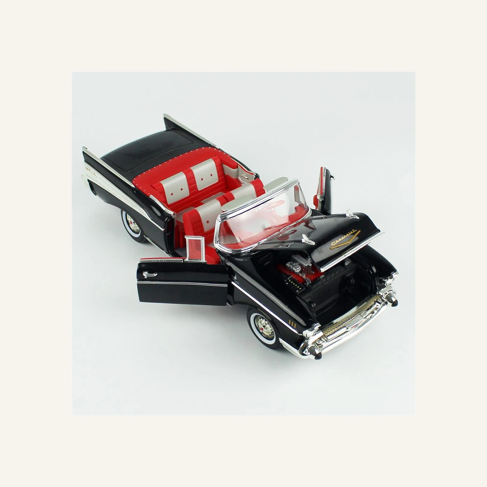 AutoWorld AWSS134 1/18 Ölçek, 1957 Chevrolet Bel Air Convertible (James Bond 007 Dr.No), Siyah