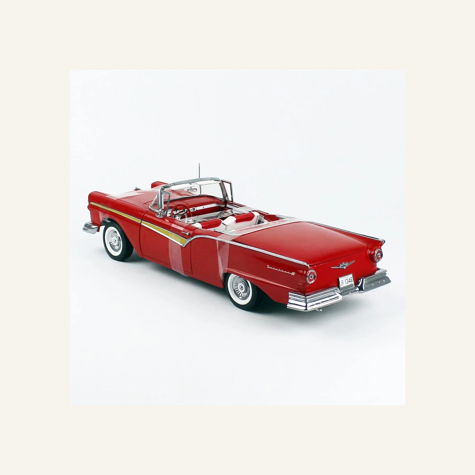 Sunstar 1347 1/18 Ölçek, 1957 Ford Fairlane 500 Skyliner, Alev Kırmızısı