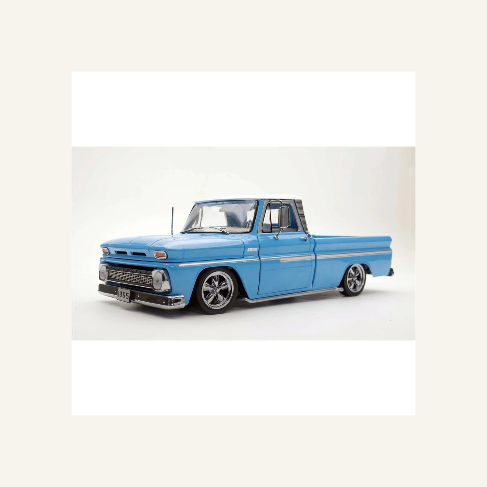Sunstar 1366 1/18 Ölçek, 1965 Chevrolet C-10 Styleside Alçaltılmış Kamyonet, Mavi