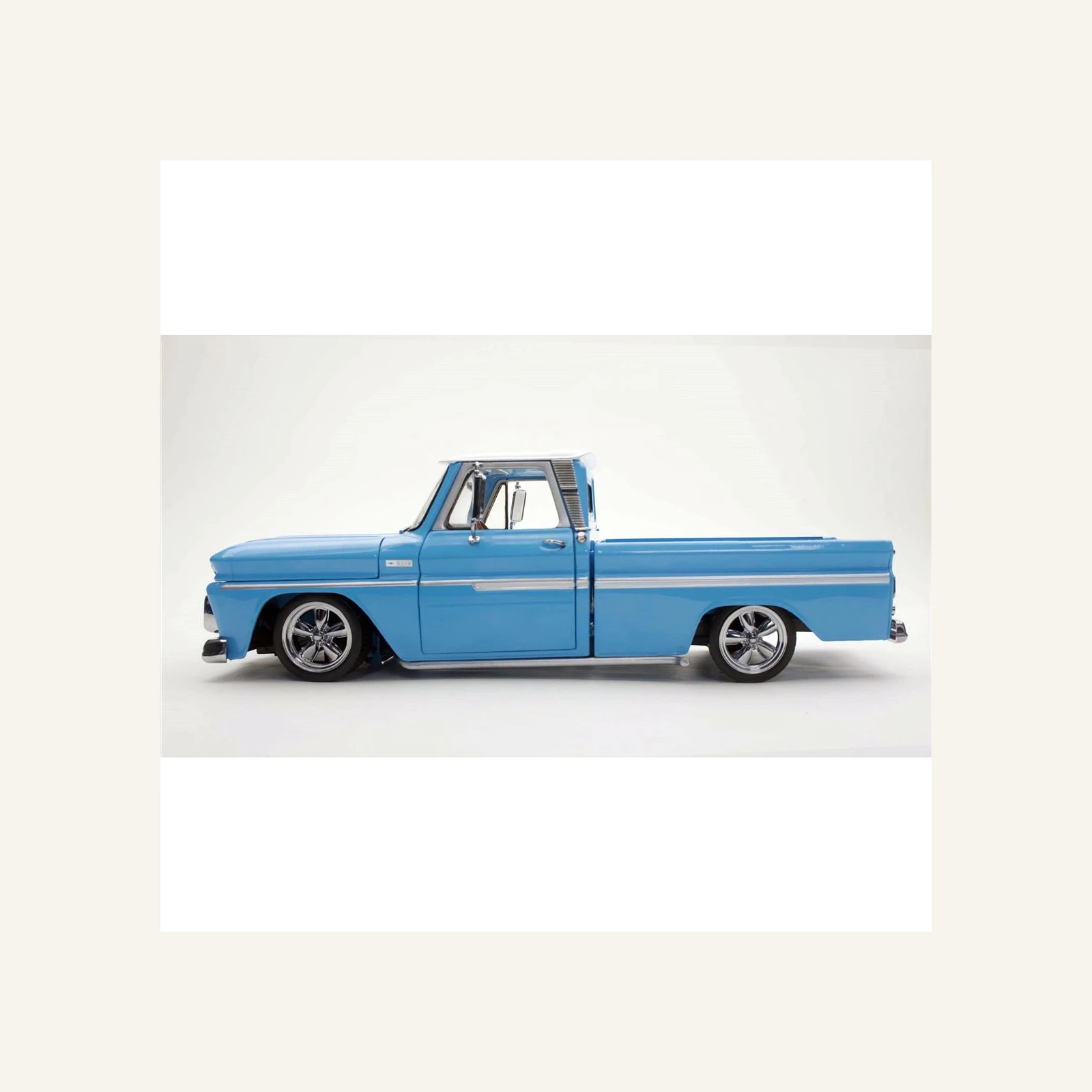 Sunstar 1366 1/18 Ölçek, 1965 Chevrolet C-10 Styleside Alçaltılmış Kamyonet, Mavi
