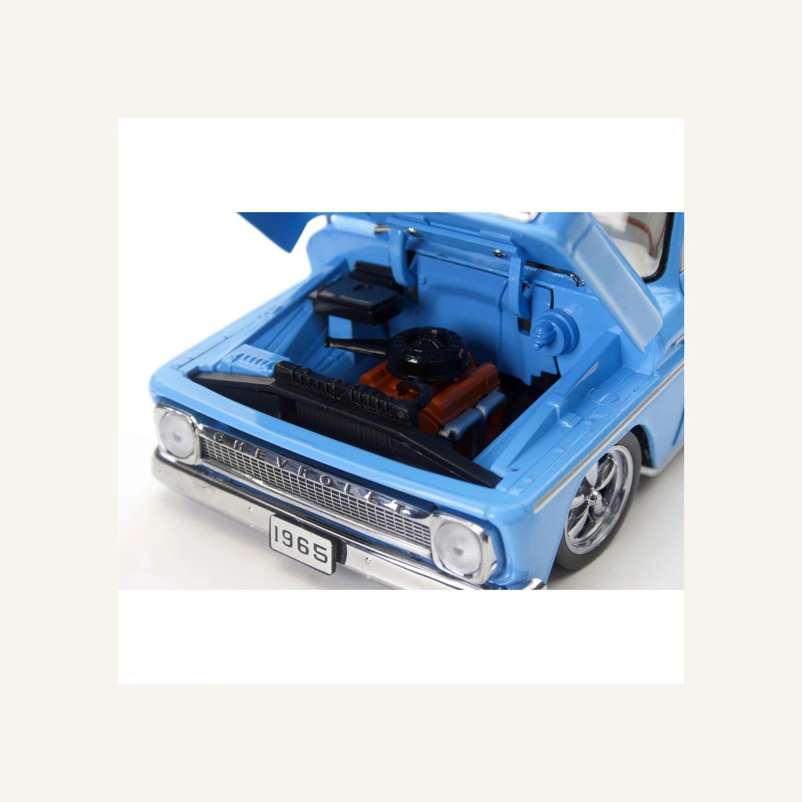Sunstar 1366 1/18 Ölçek, 1965 Chevrolet C-10 Styleside Alçaltılmış Kamyonet, Mavi