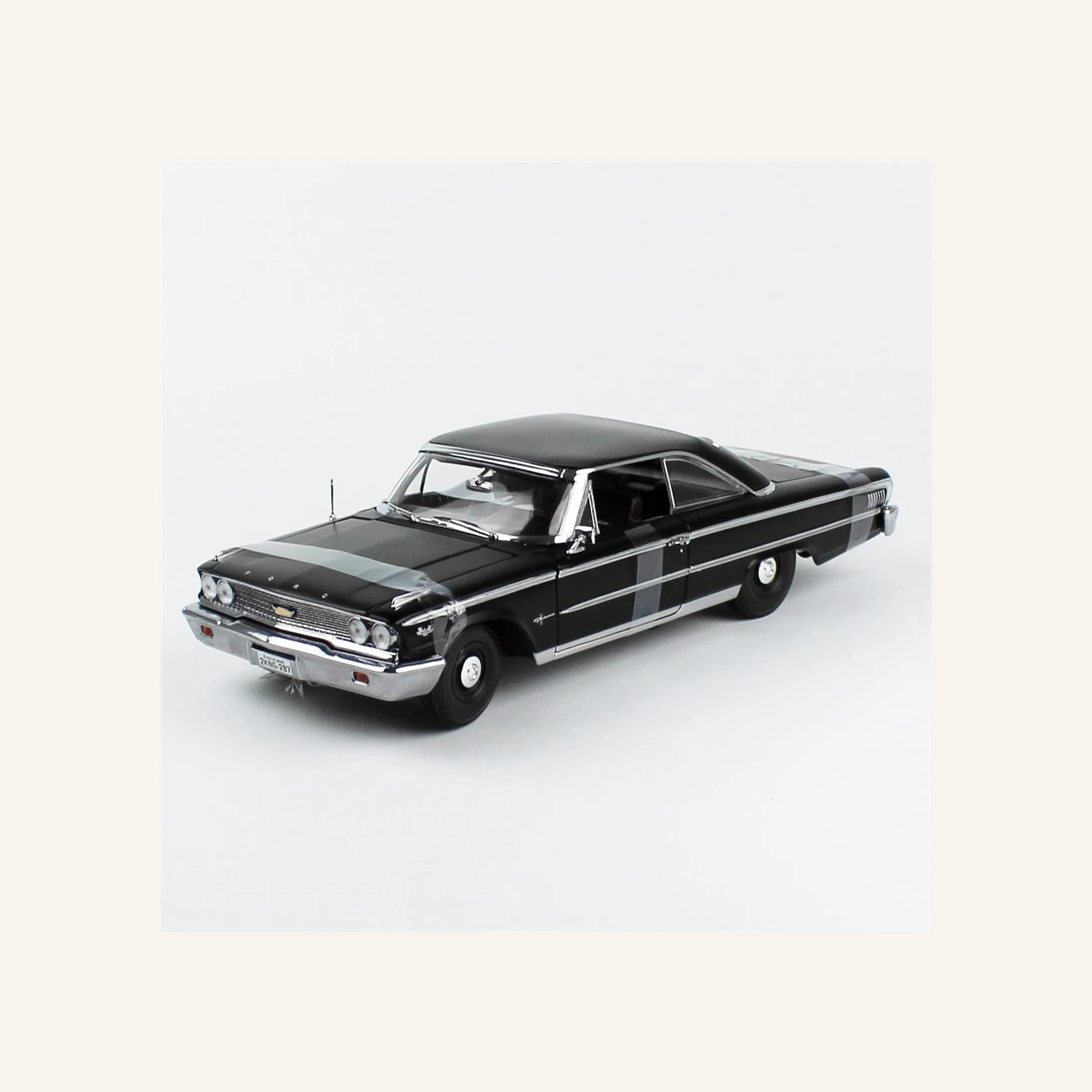 Sunstar 1475 1/18 Ölçek, 1963 Ford Galaxie 500/XL Hardtop, Yarı Mat Siyah