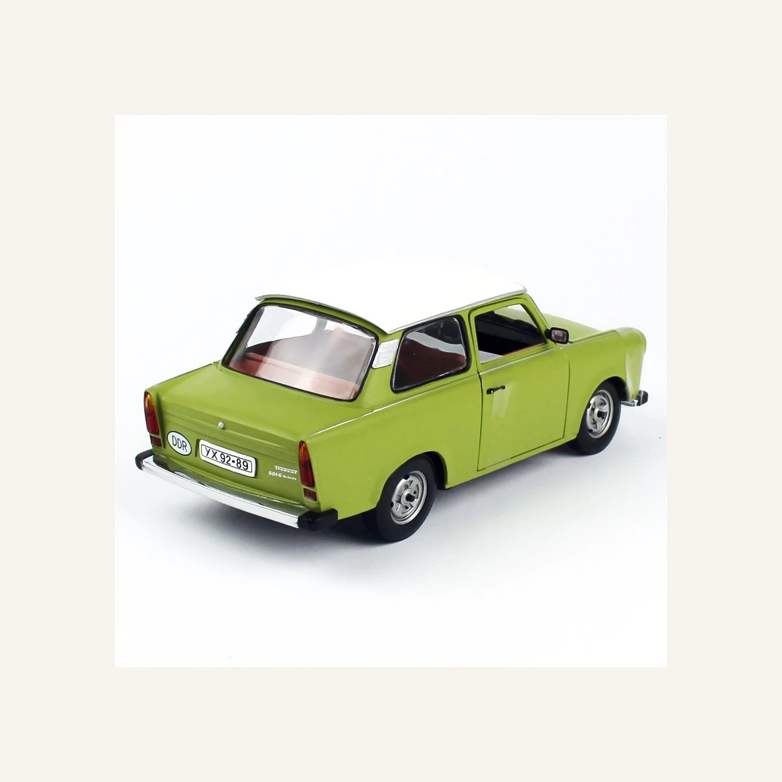Sunstar 4289 1/18 Ölçek, Trabant 601, Filizi Yeşil