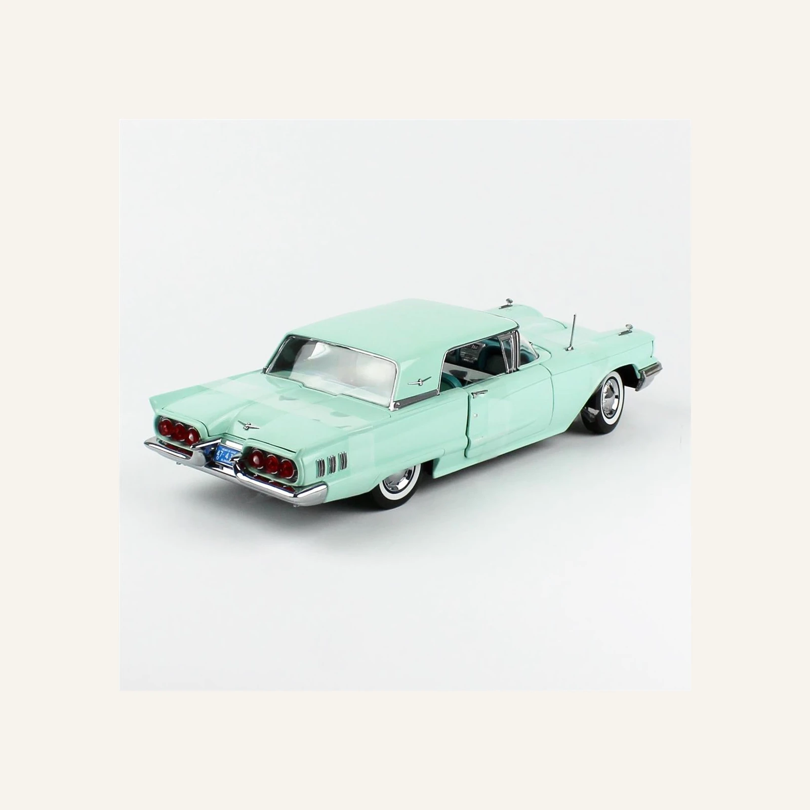 Sunstar 4310 1/18 Ölçek, 1960 Ford Thunderbird, Hard Top