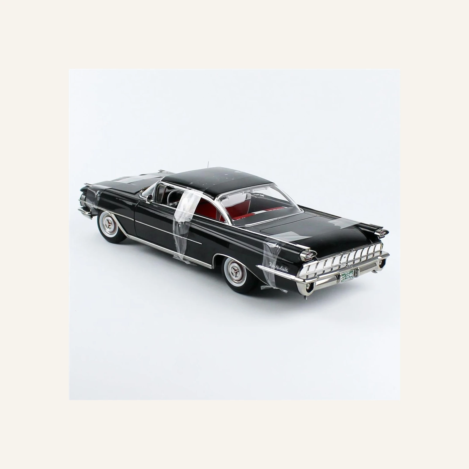 Sunstar 5246 1/18 Ölçek, 1959 Oldsmobile-98, Hard Top, Ebony Siyah