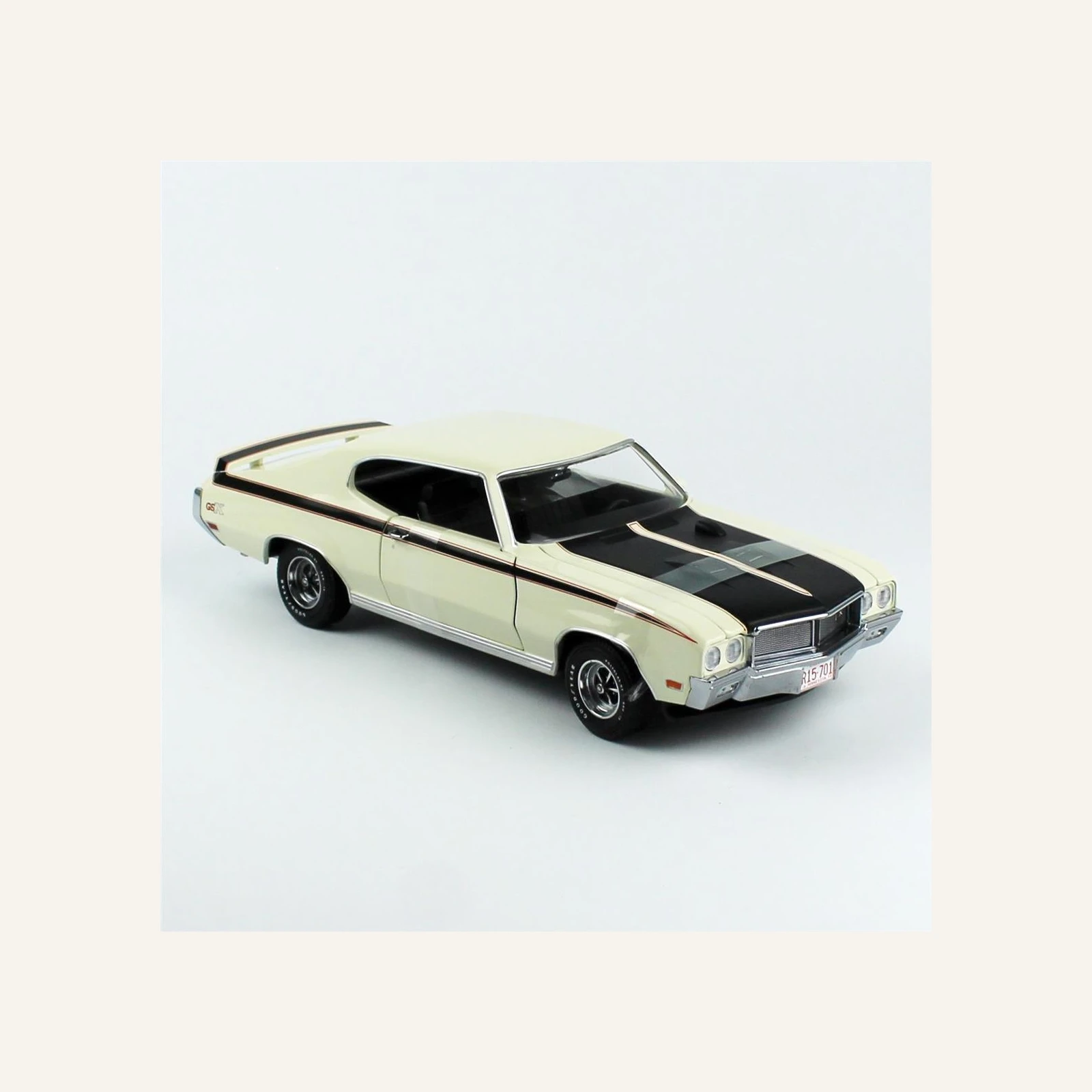 Sunstar 5701 1/18 Ölçek, 1970 Buick GSX, Beyaz