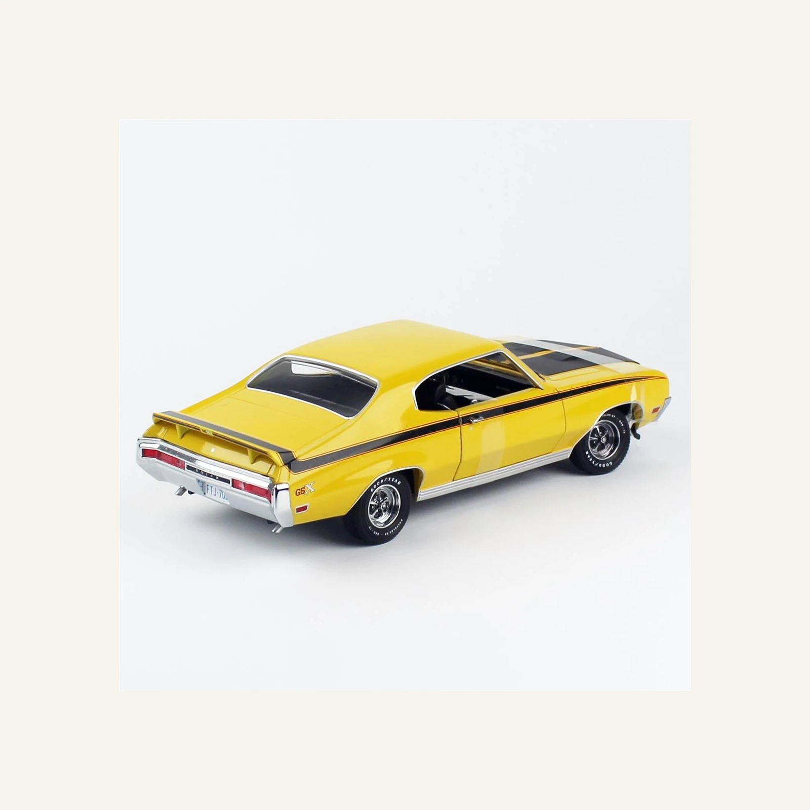 Sunstar 5702 1/18 Ölçek, 1970 Buick GSX, Sarı