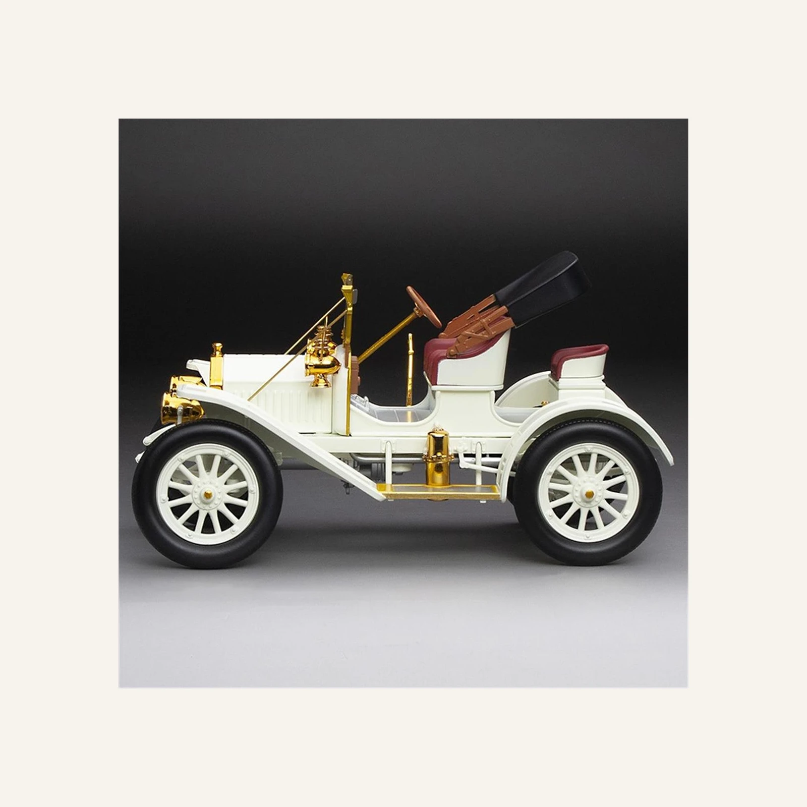 Sunstar 5726 1/18 Ölçek, 1908 Buick Model 10, Beyaz