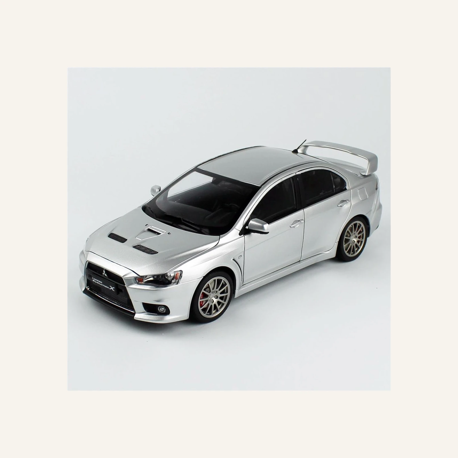 Sunstar 5821 1/18 Ölçek, Mitsubishi Lancer Evolution X, Gümüş Metalik