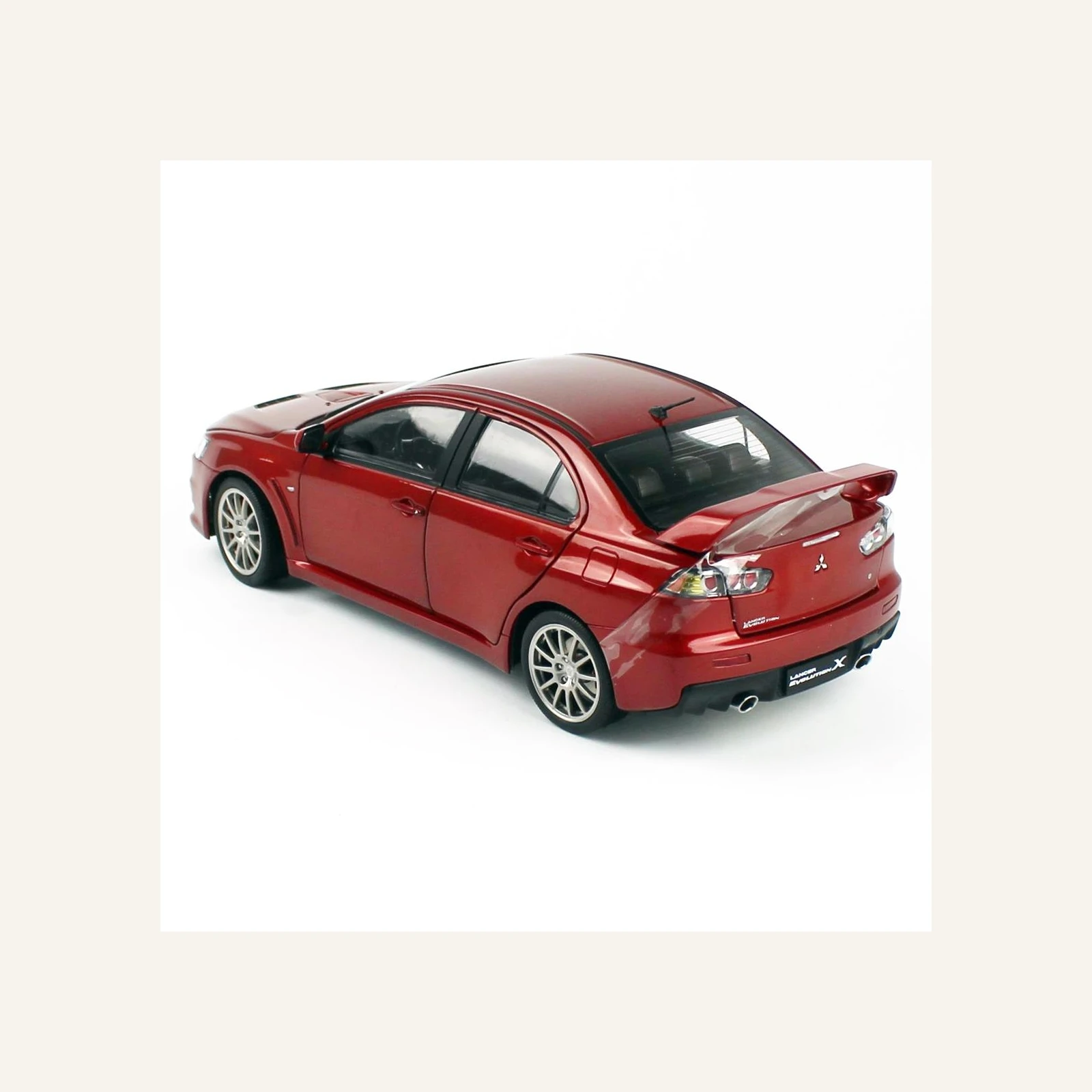 Sunstar 5822 1/18 Ölçek, Mitsubishi Lancer Evolution X, Kırmızı Metalik
