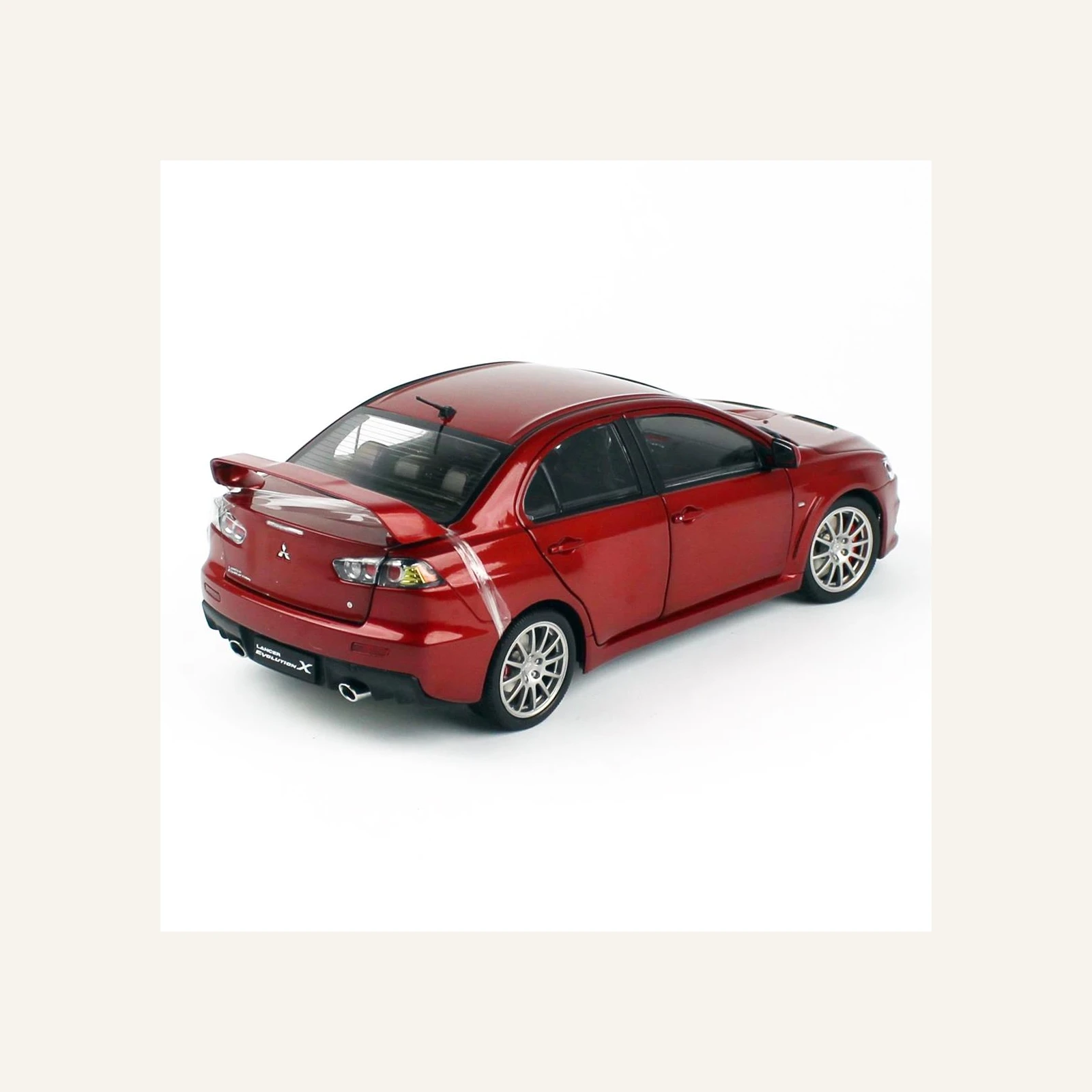 Sunstar 5822 1/18 Ölçek, Mitsubishi Lancer Evolution X, Kırmızı Metalik