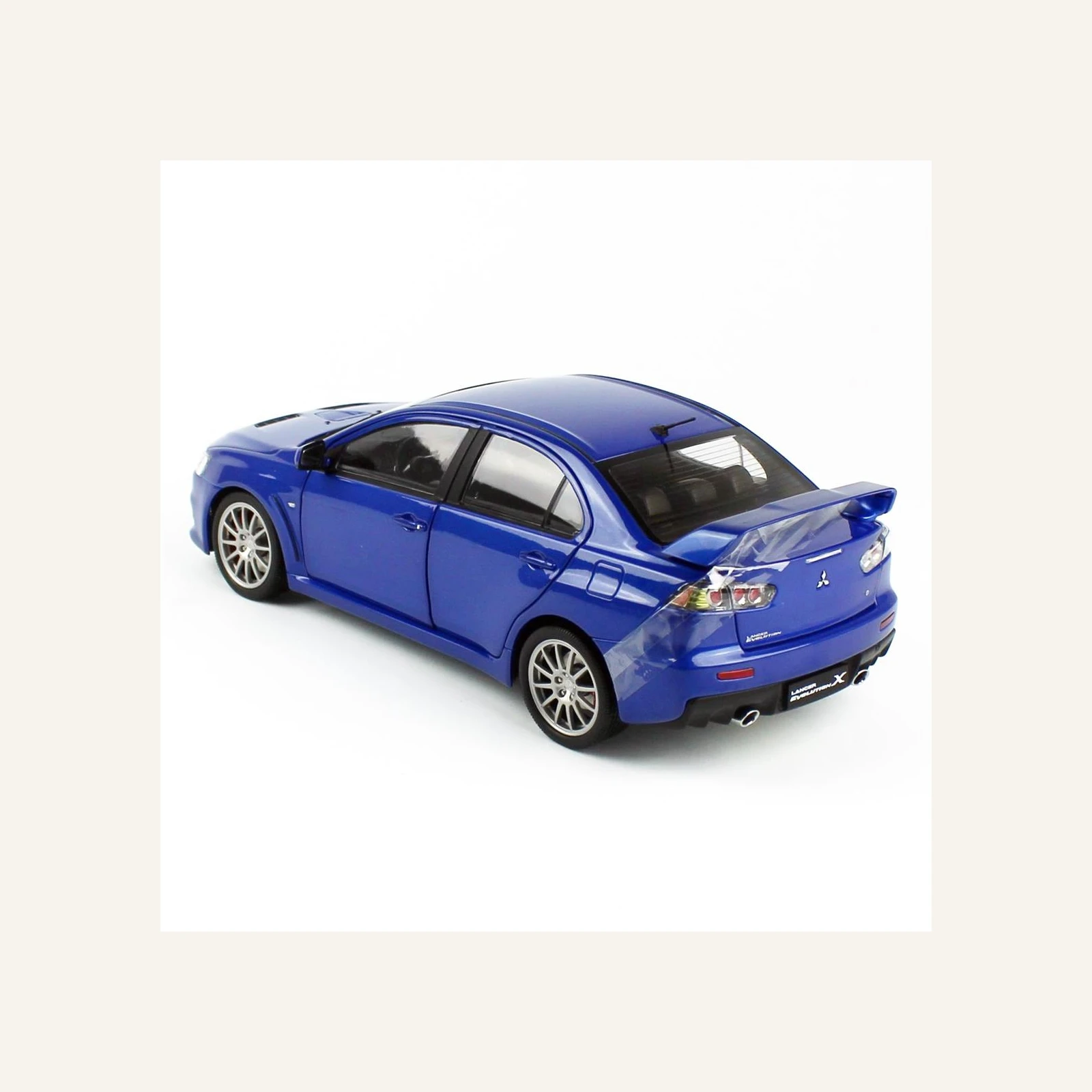 Sunstar 5823 1/18 Ölçek, Mitsubishi Lancer Evolution X, Mavi Metalik