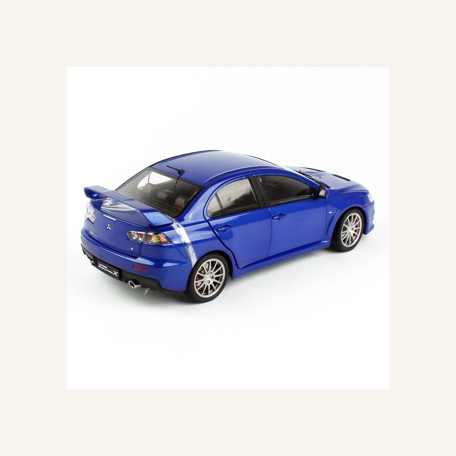 Sunstar 5823 1/18 Ölçek, Mitsubishi Lancer Evolution X, Mavi Metalik