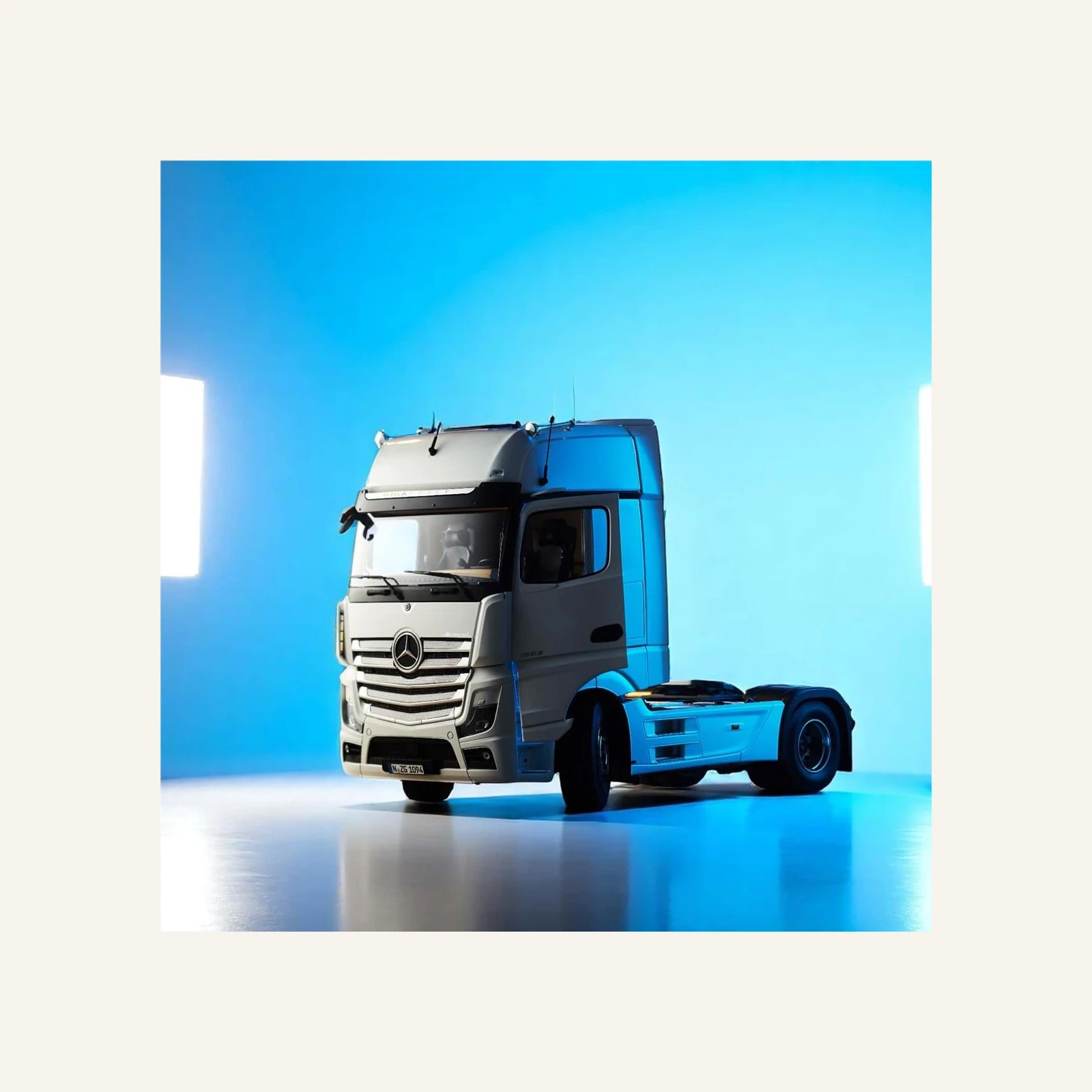 NZG 1094/41 1/18 Ölçek, Mercedes-Benz Actros Çekici, Desenli Beyaz