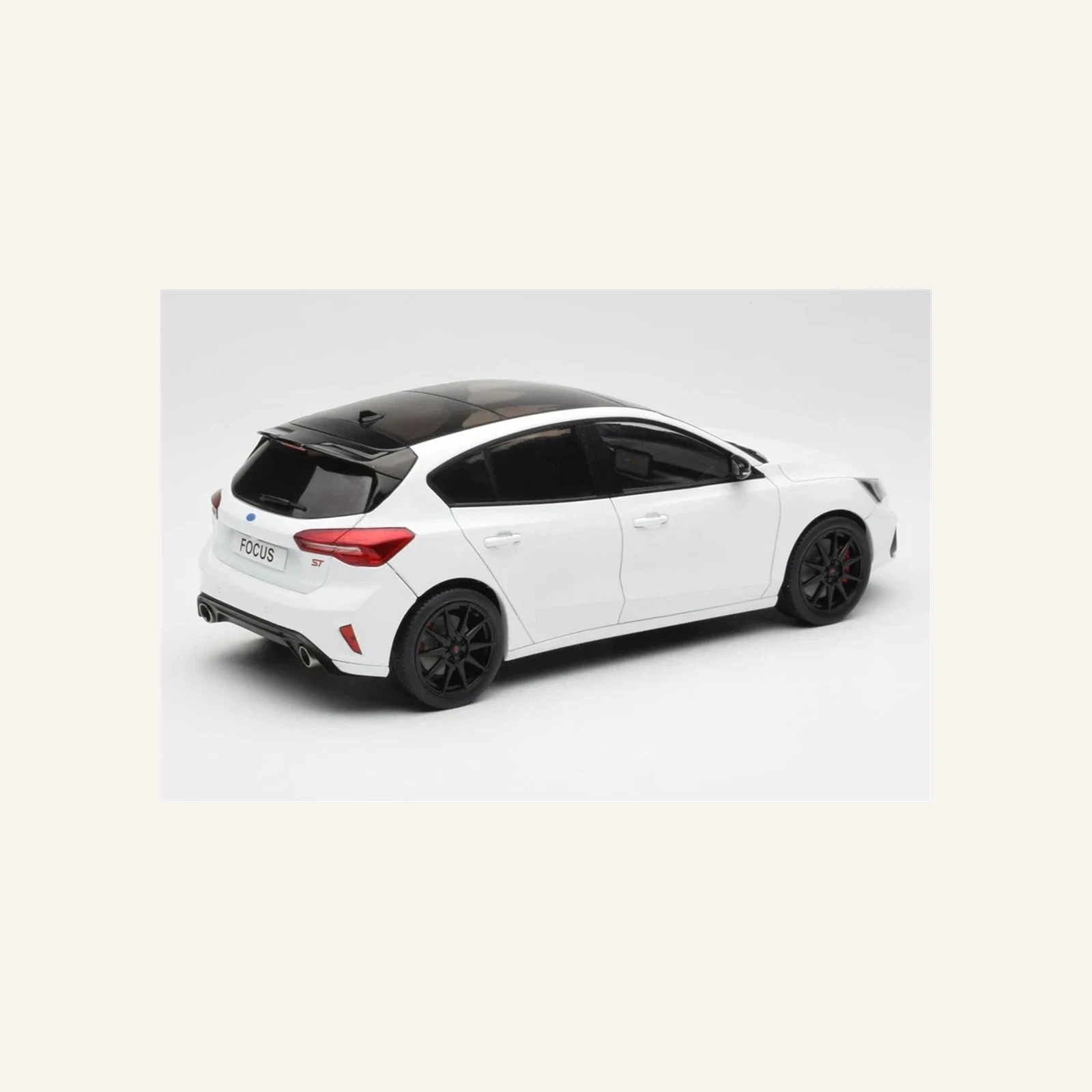 Mcg 18453 1/18 Ölçek, Ford Focus ST 2022, Frozen White