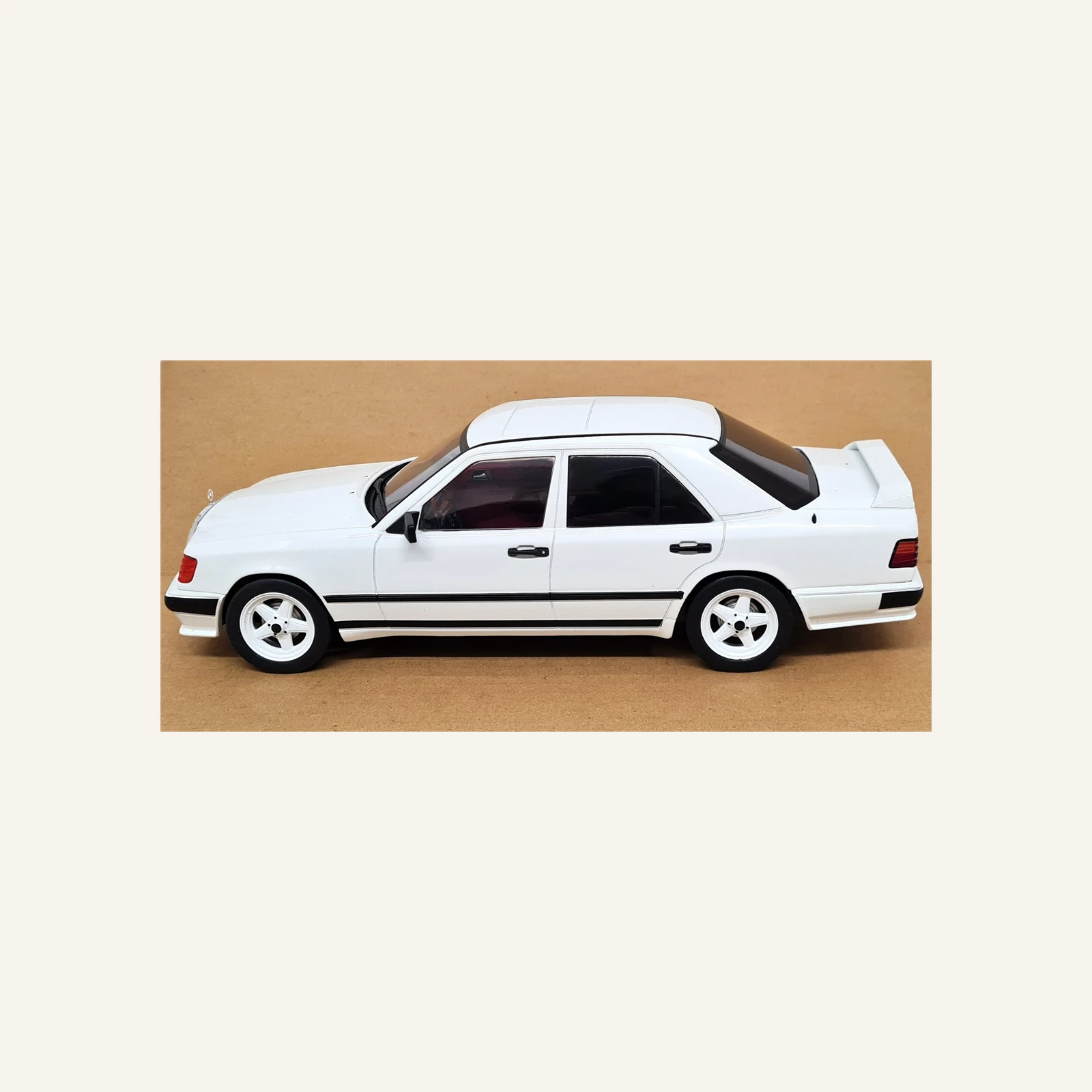 Mcg 81343 1/18 Ölçek, Mercedes Benz W124, Tuning-White