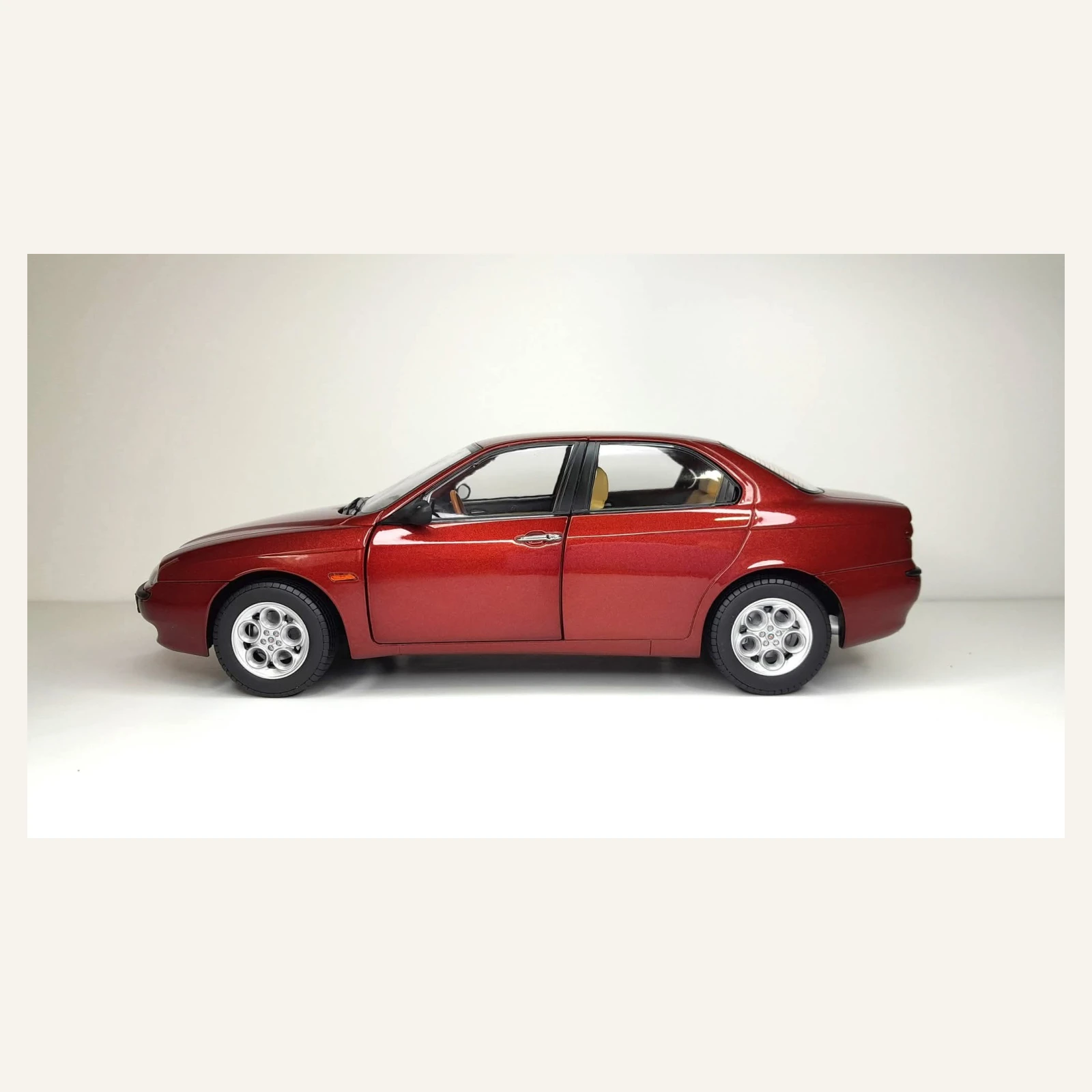 Mitica 968 1/18 Ölçek, Alfa Romeo 156 2.5V6 24V 1997, Rosso Proteo Metallic