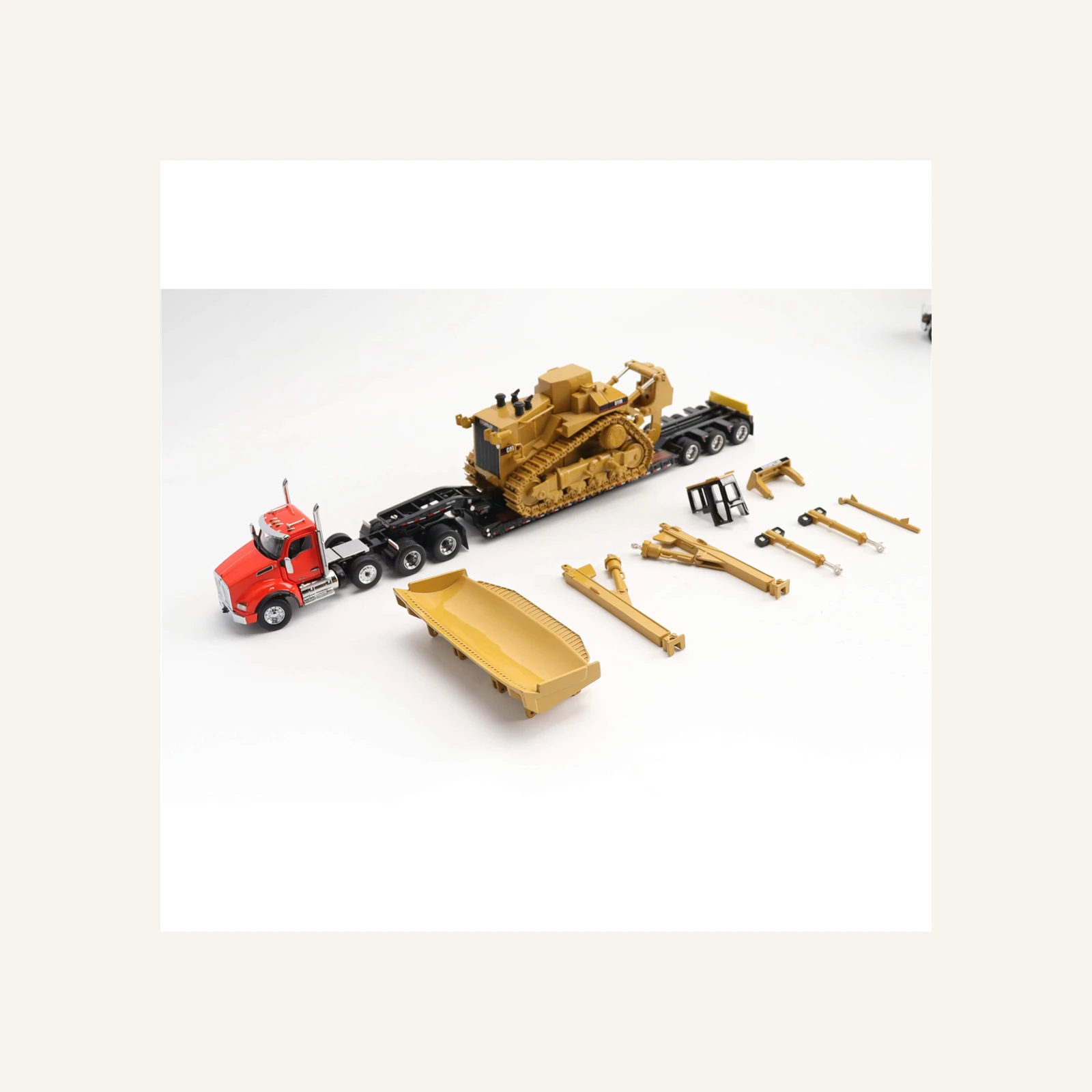 Diecast Masters 85787 1/50 Ölçek, Kenworth T880 Çekici, King TK120 Alçak Treyler Dorse ve Cat D11R Dozer, 3lü Set, Sergilemeye