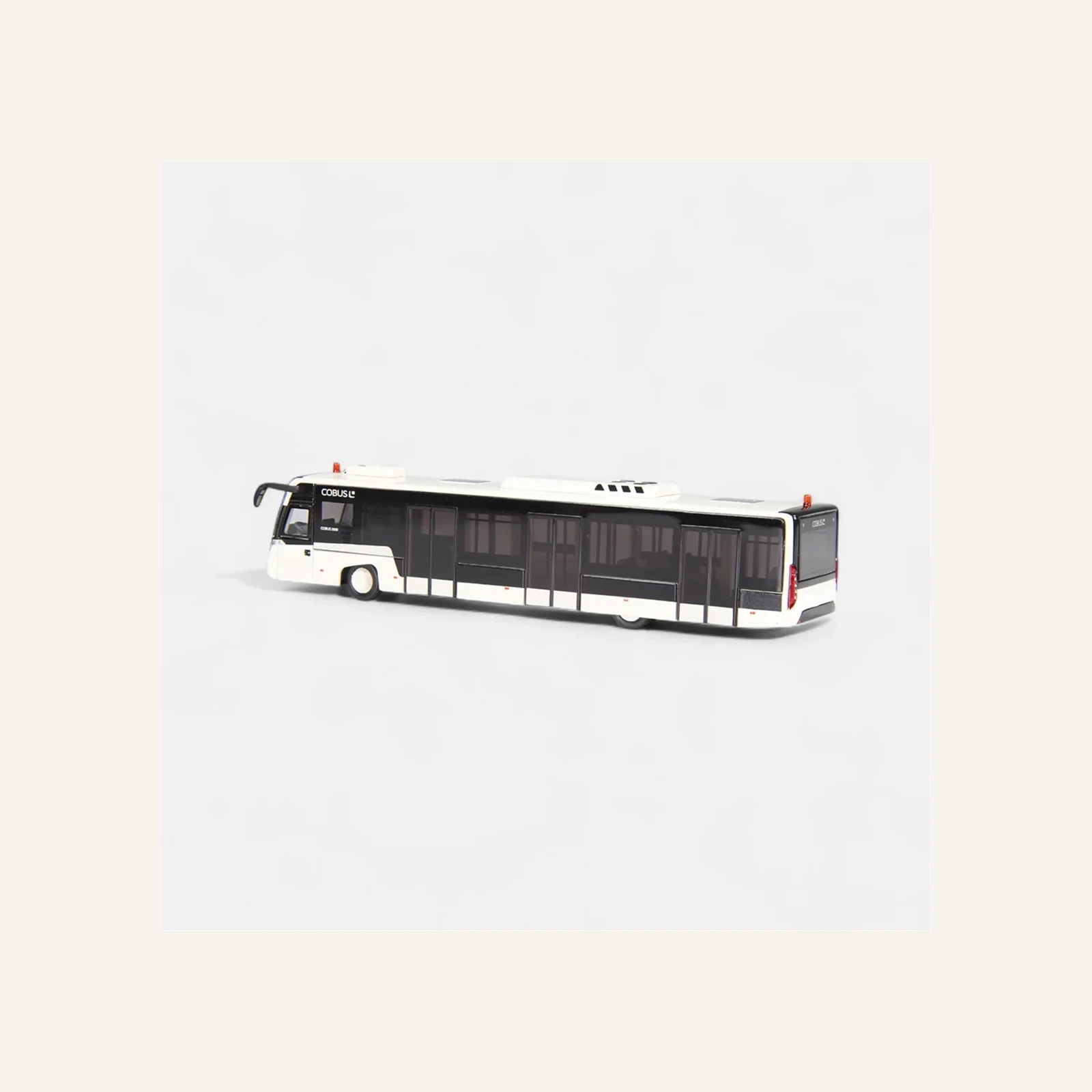 NZG 0981/40 1/87 Ölçek, Cobus 3002 Havaalanı Otobüsü, Beyaz