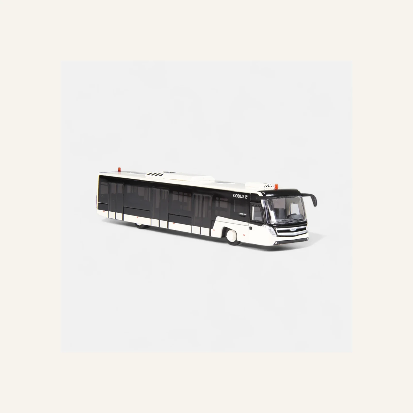 NZG 0981/40 1/87 Ölçek, Cobus 3002 Havaalanı Otobüsü, Beyaz
