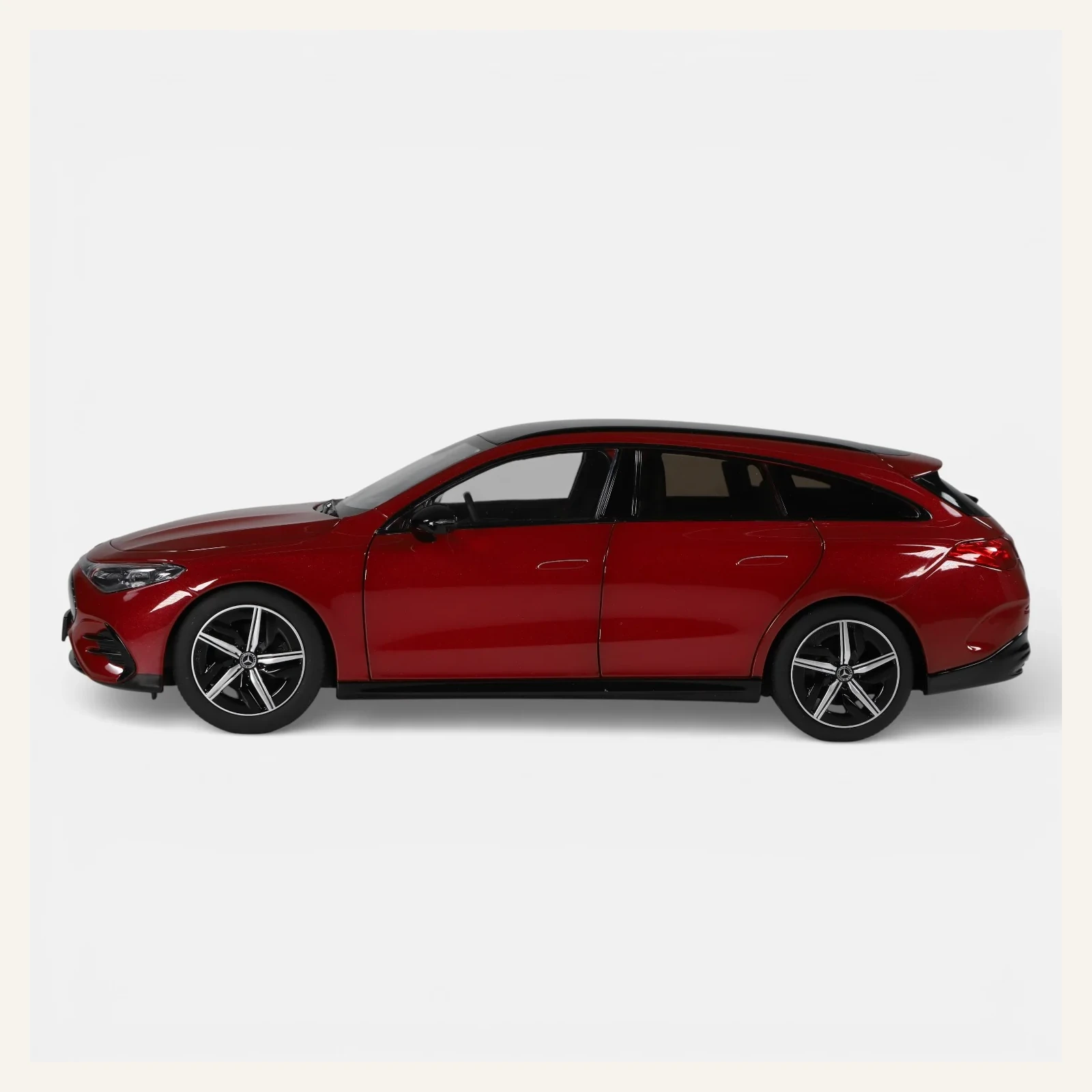 NZG 1102/11 1/18 Ölçek, Mercedes-Benz CLA Shooting Brake with EQ Tech. Araba, Kırmızı Metalik