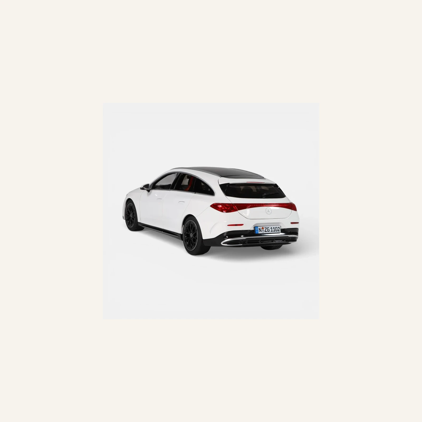 NZG 1102/41 1/18 Ölçek, Mercedes-Benz CLA Shooting Brake with EQ Tech. Araba, Polar Beyaz