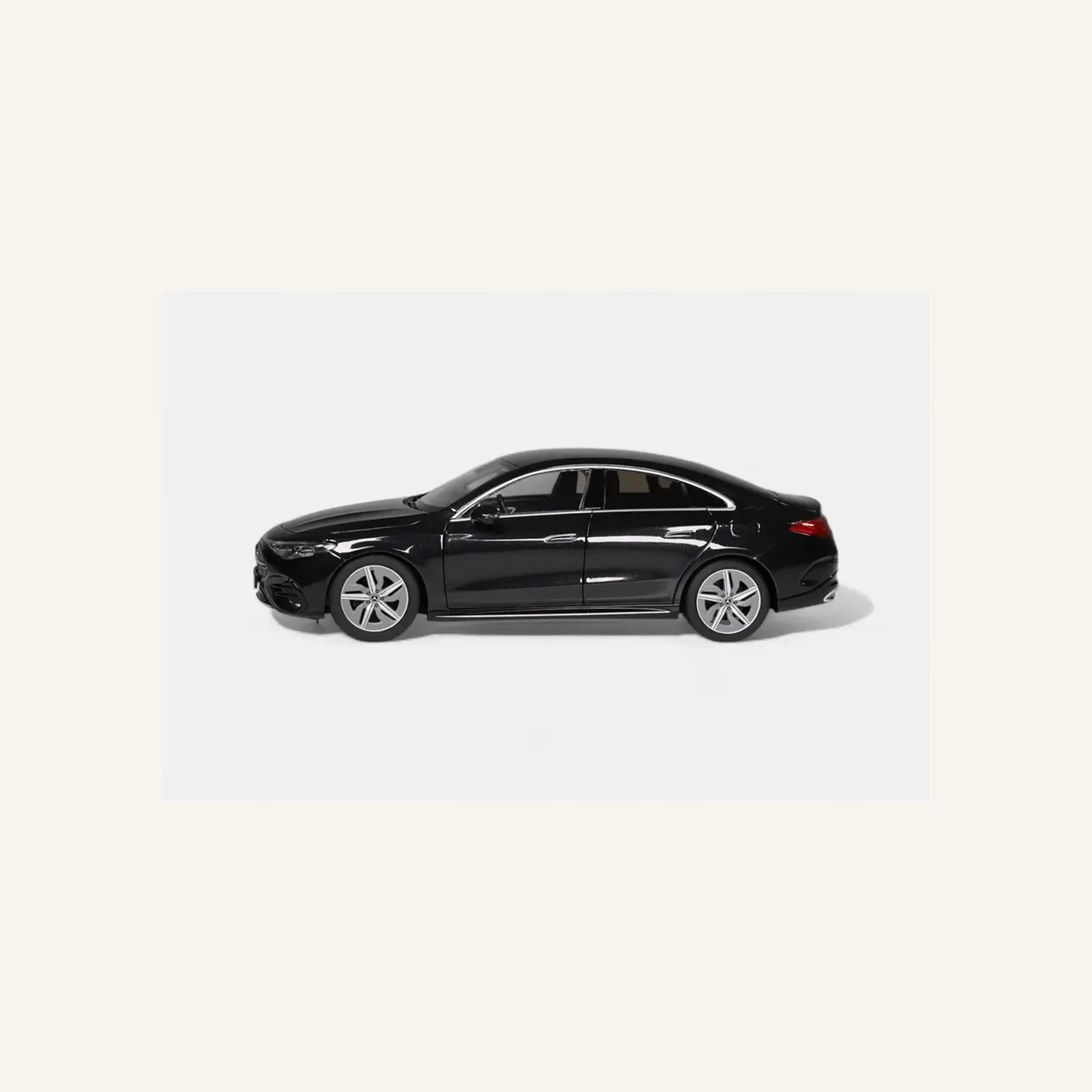 NZG 1102/51 1/18 Ölçek,Mercedes-Benz CLA Shooting Brake with EQ Tech. Araba, Kosmos Siyah