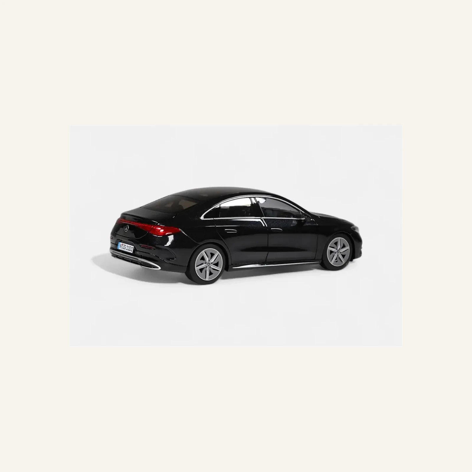 NZG 1102/51 1/18 Ölçek,Mercedes-Benz CLA Shooting Brake with EQ Tech. Araba, Kosmos Siyah