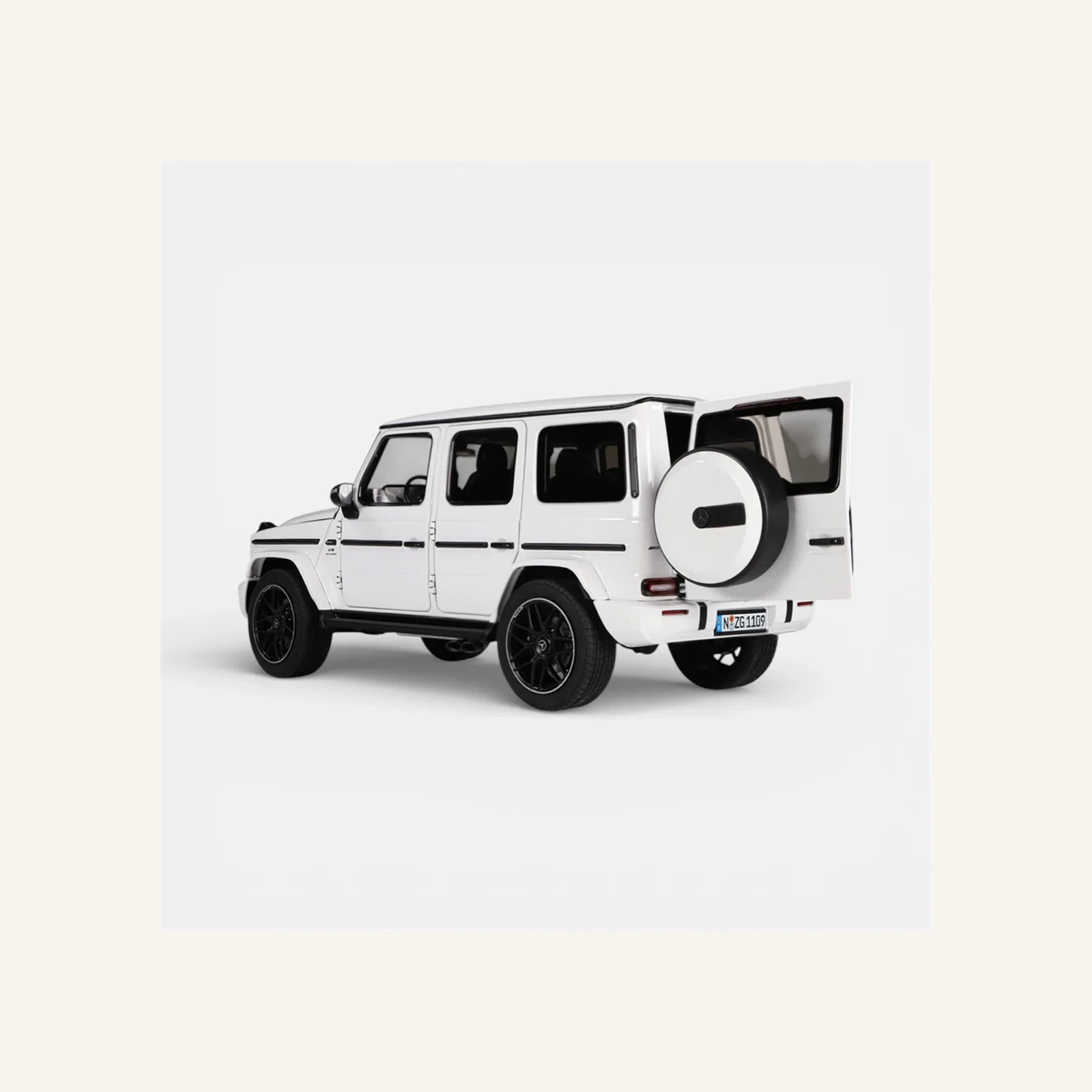 NZG 1109/41 1/18 Ölçek, Mercedes-AMG G 63 4x4 Arazi Aracı, Polar Beyaz, Metal