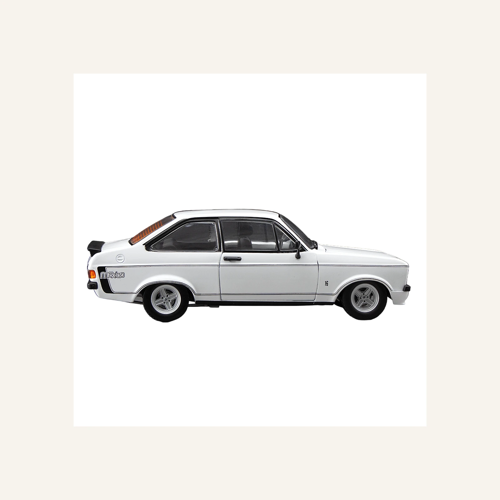 Sunstar 4633 1/18 Ölçek, 1976 Ford Escort MKII RS Mexico, Beyaz