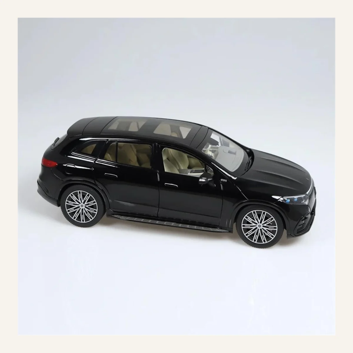 NZG 1059/50 1/18 Ölçek, Mercedes-Benz EQS AMG Line SUV, Siyah