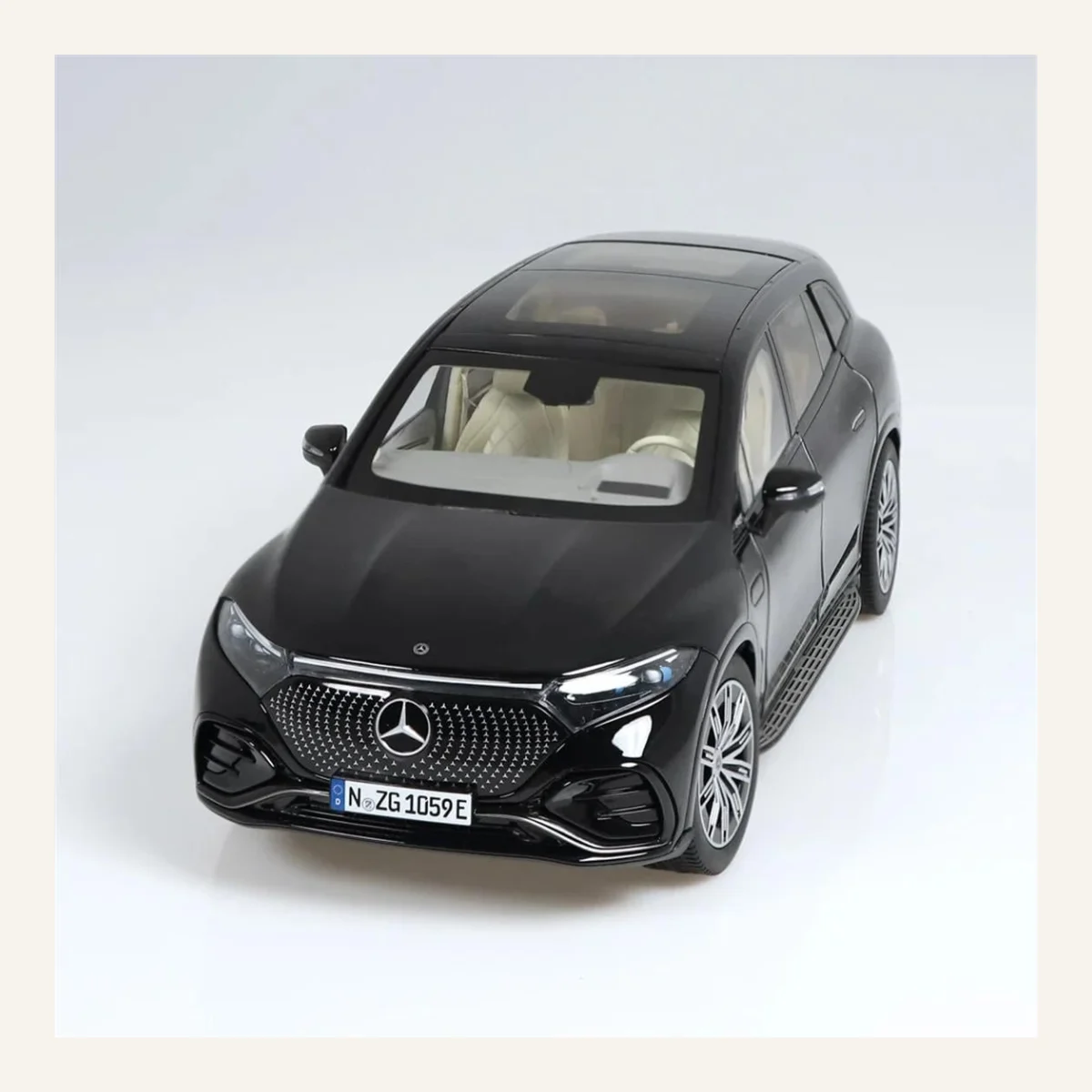 NZG 1059/50 1/18 Ölçek, Mercedes-Benz EQS AMG Line SUV, Siyah