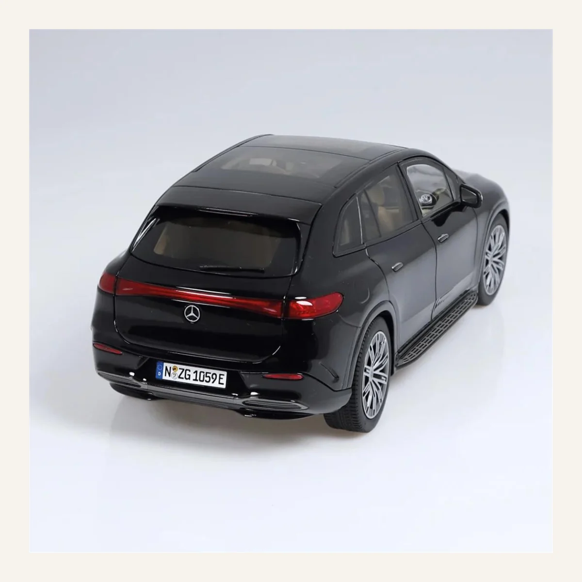 NZG 1059/50 1/18 Ölçek, Mercedes-Benz EQS AMG Line SUV, Siyah