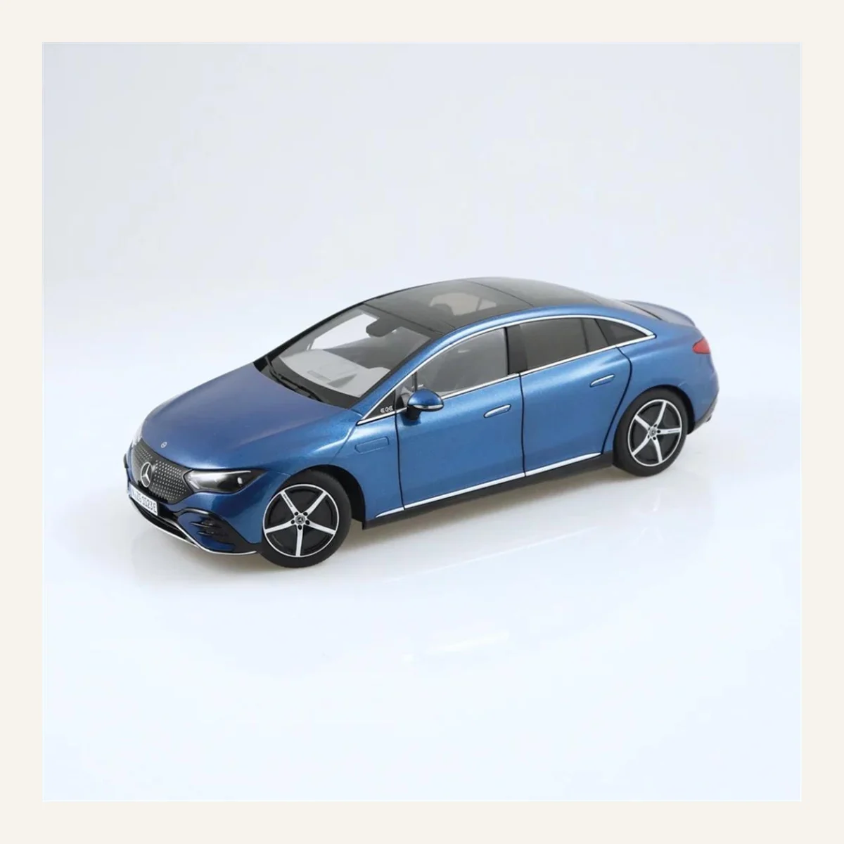 NZG 1023/21 1/18 Ölçek, Mercedes-Benz EQE Araba, Metalik Mavi