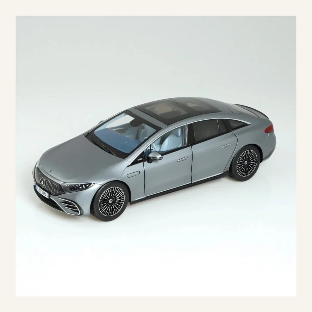NZG 1020/52 1/18 Ölçek, Mercedes-Benz EQS Araba, Selenit Gri