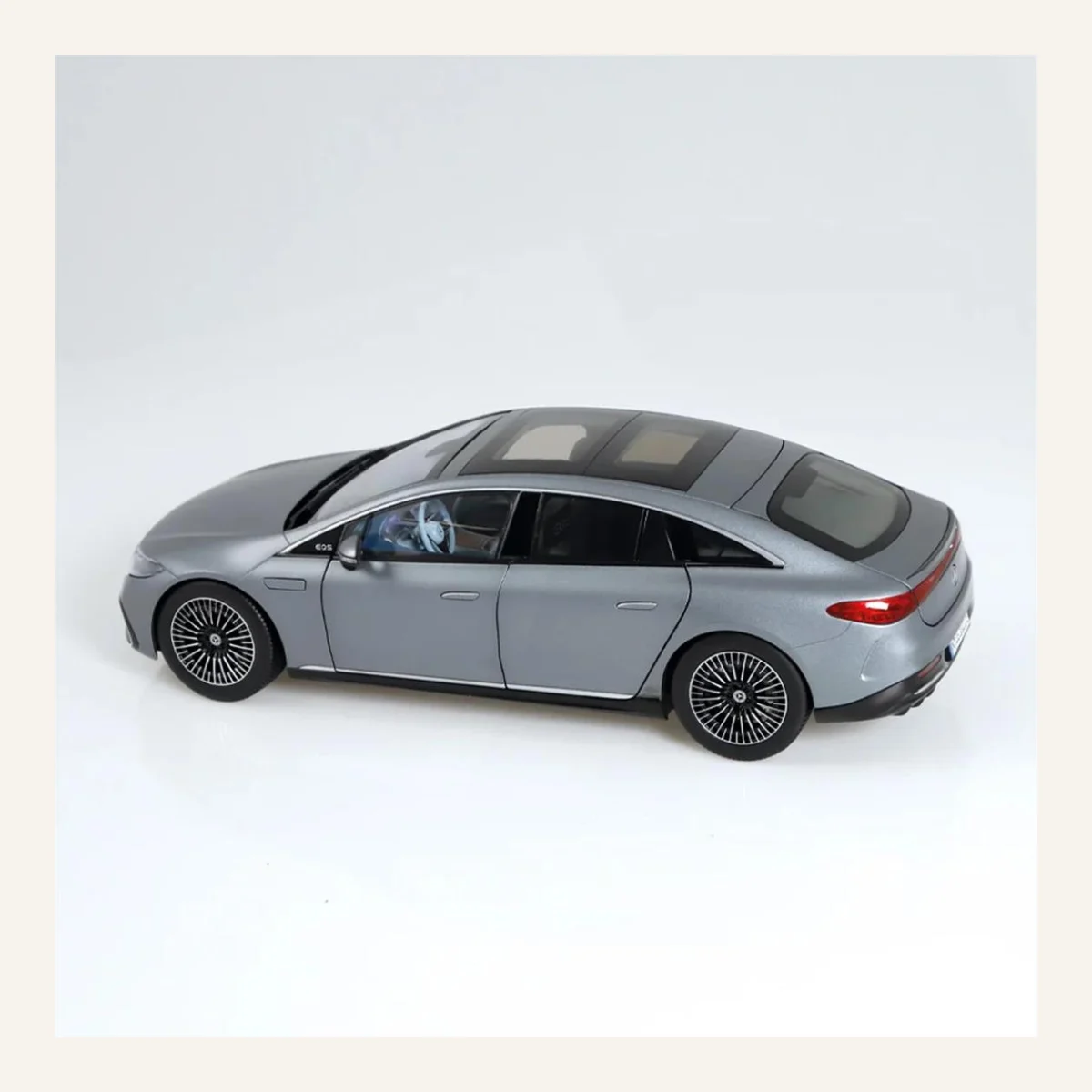 NZG 1020/52 1/18 Ölçek, Mercedes-Benz EQS Araba, Selenit Gri