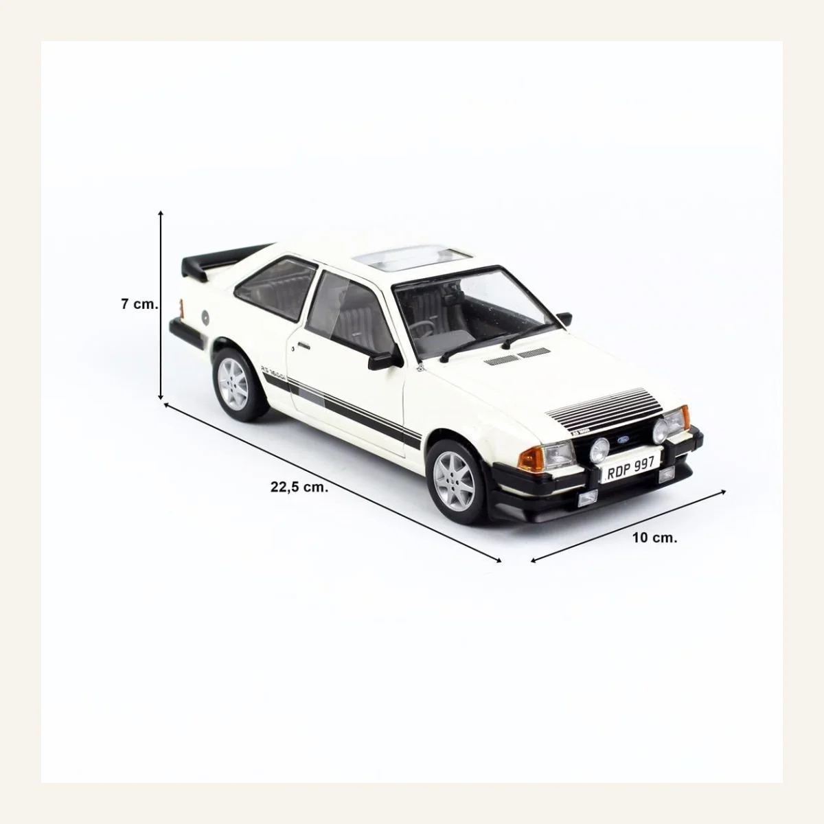 Sunstar 4997 1/18 Ölçek, 1984 Ford Escort RS1600i, Diamond White (RHD)